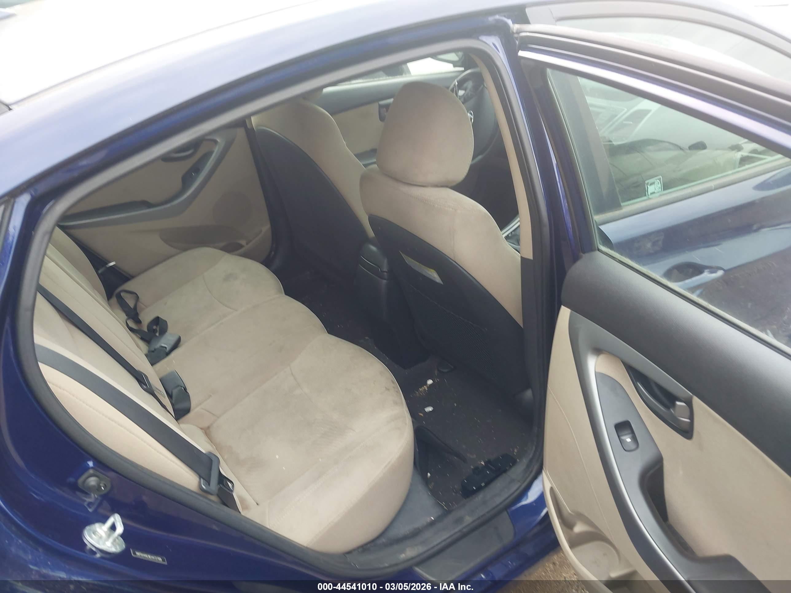HYUNDAI ELANTRA image 8