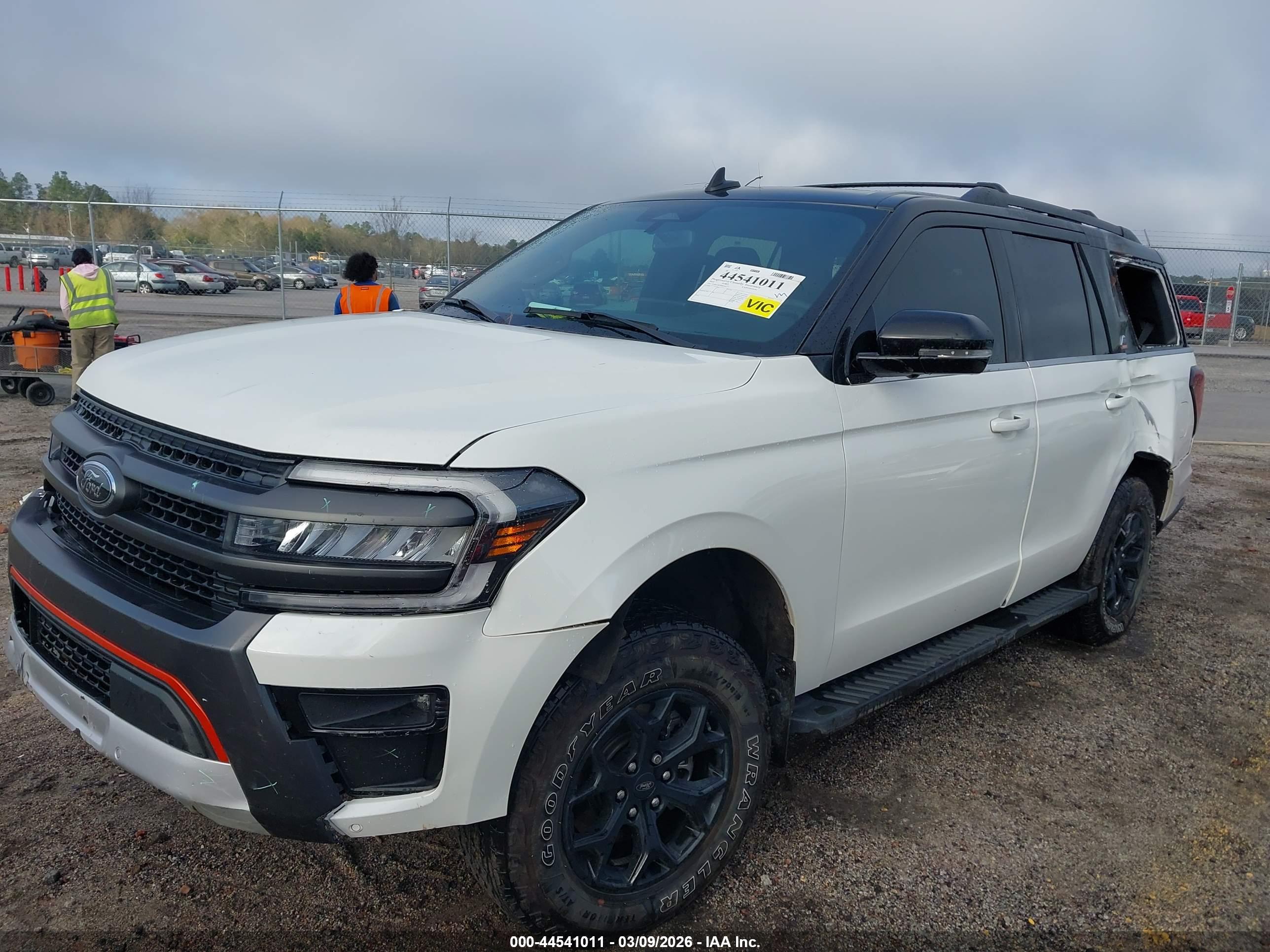 FORD EXPEDITION image 2