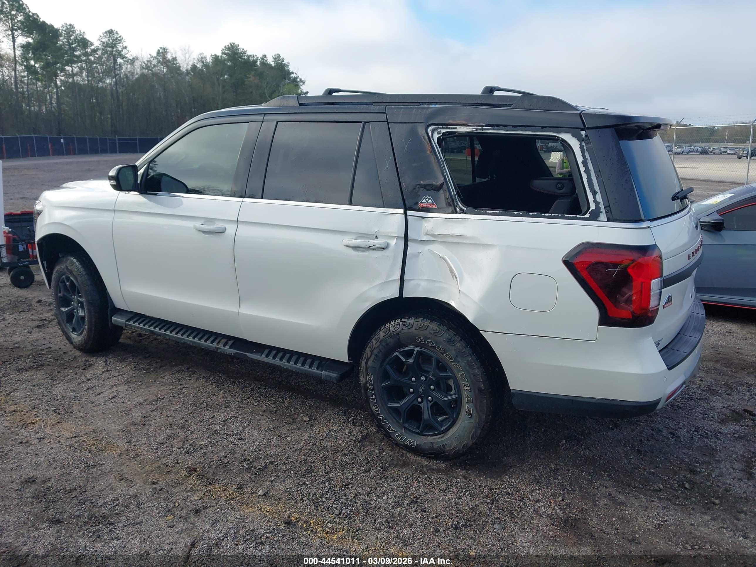 FORD EXPEDITION image 3
