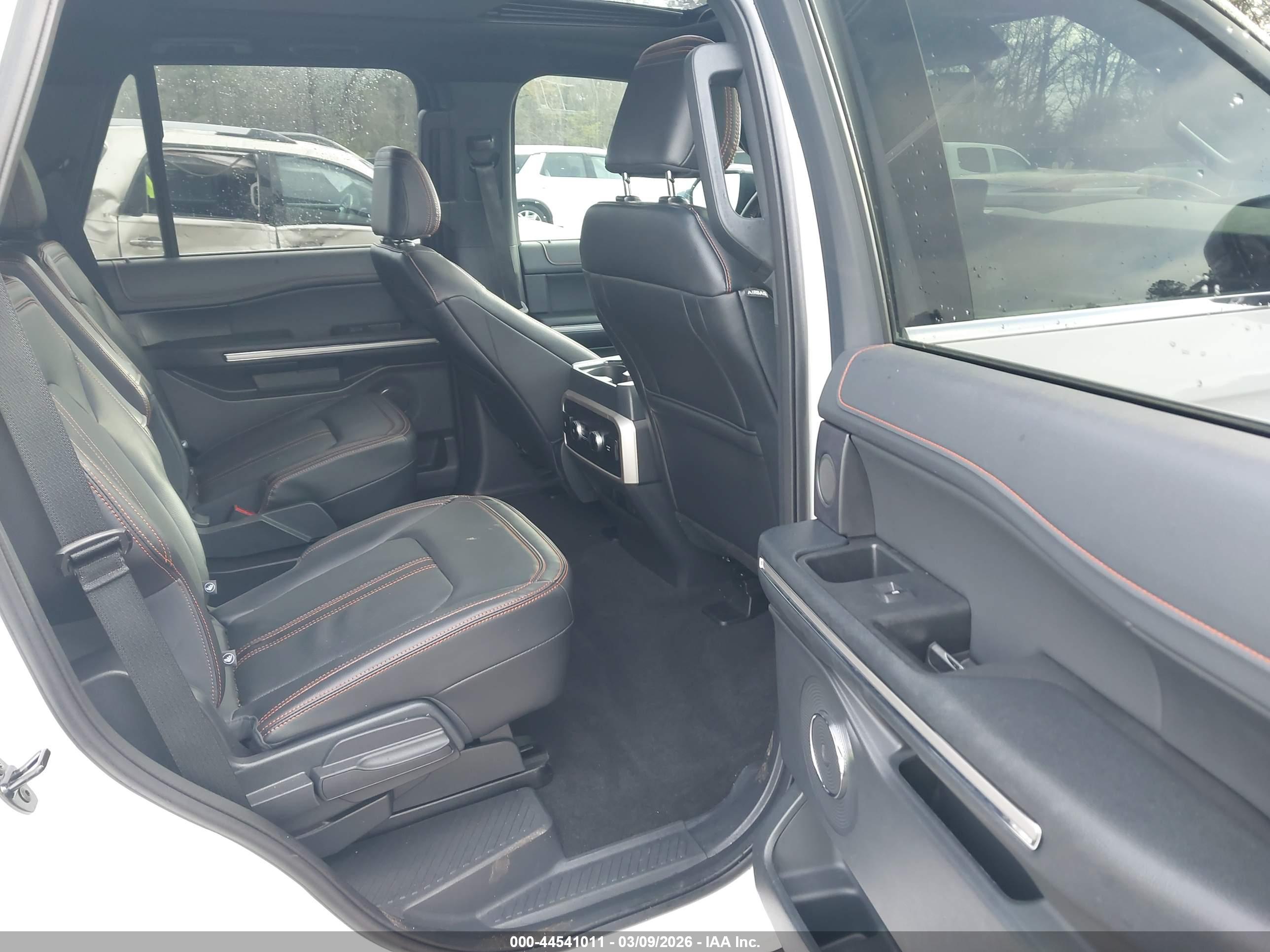 FORD EXPEDITION image 8