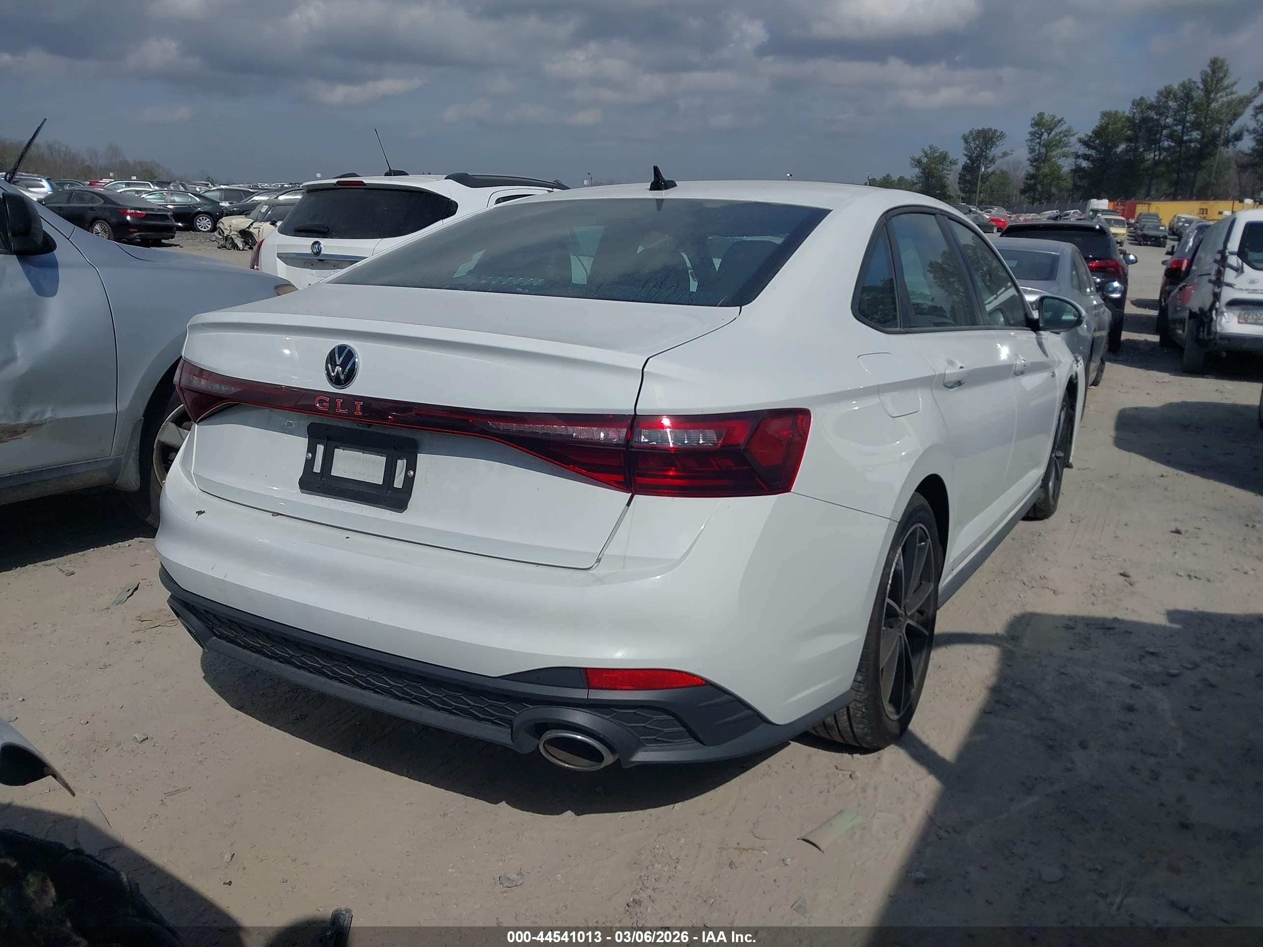 VOLKSWAGEN JETTA image 4