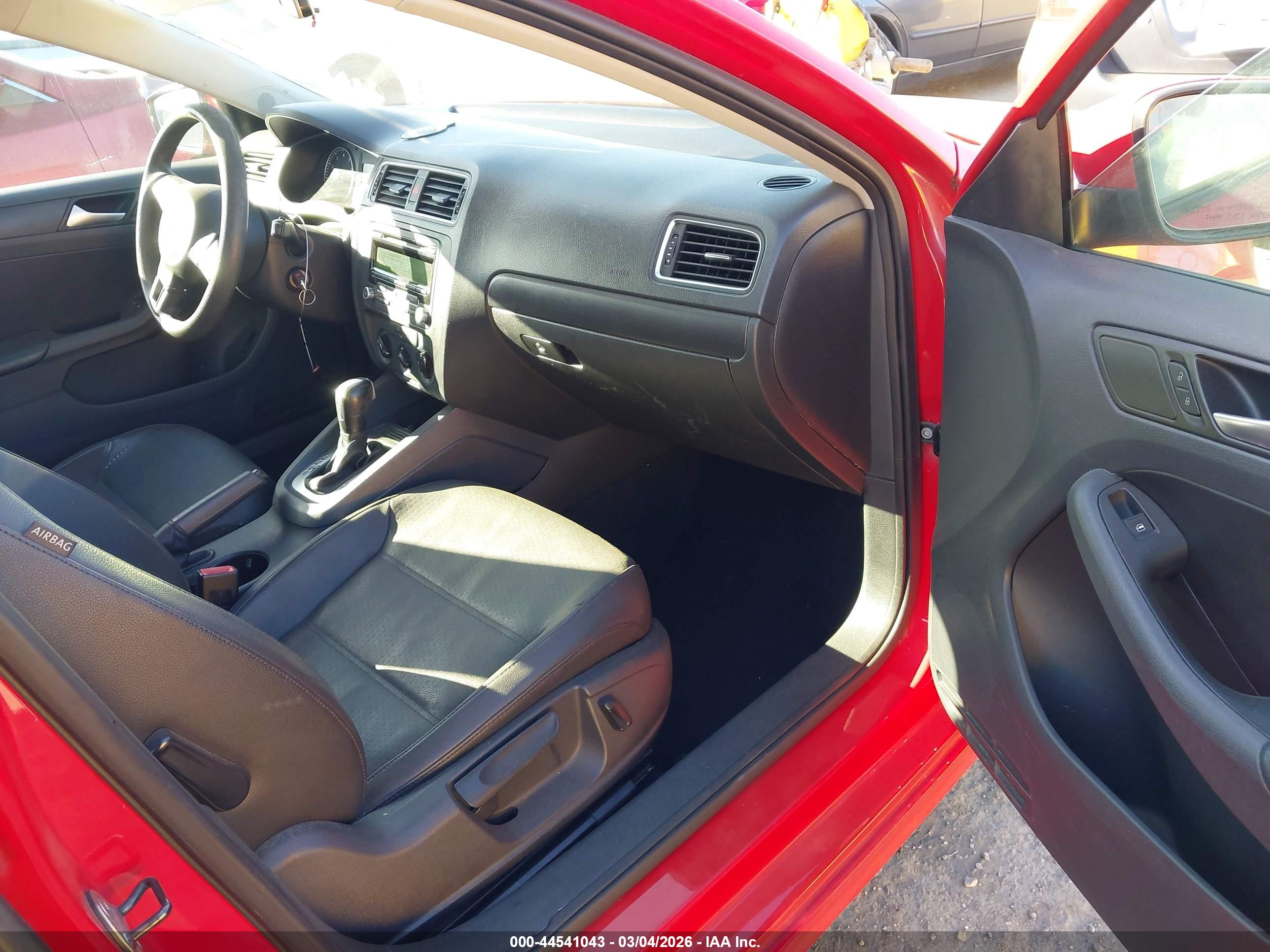 VOLKSWAGEN JETTA image 5