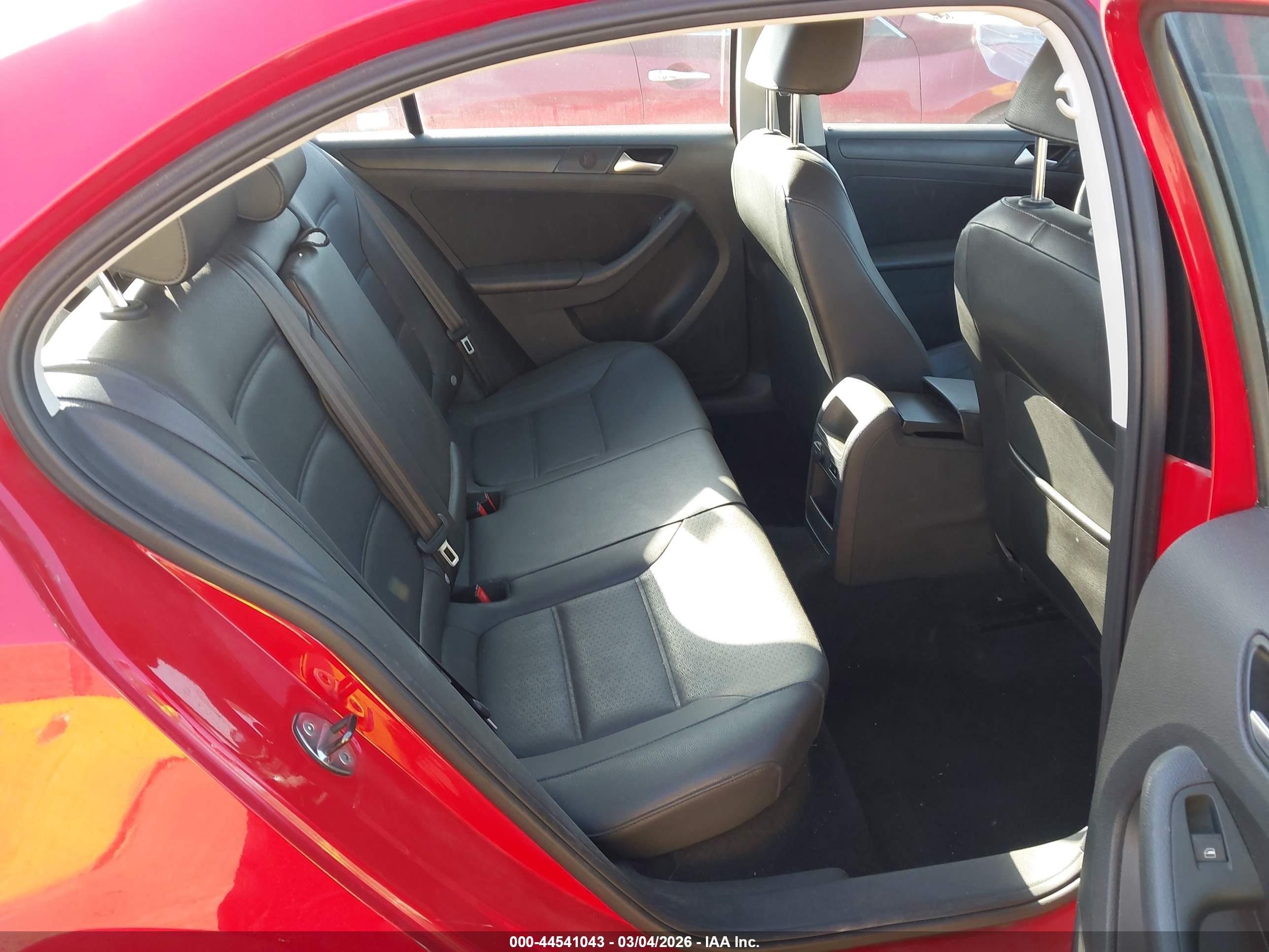 VOLKSWAGEN JETTA image 8
