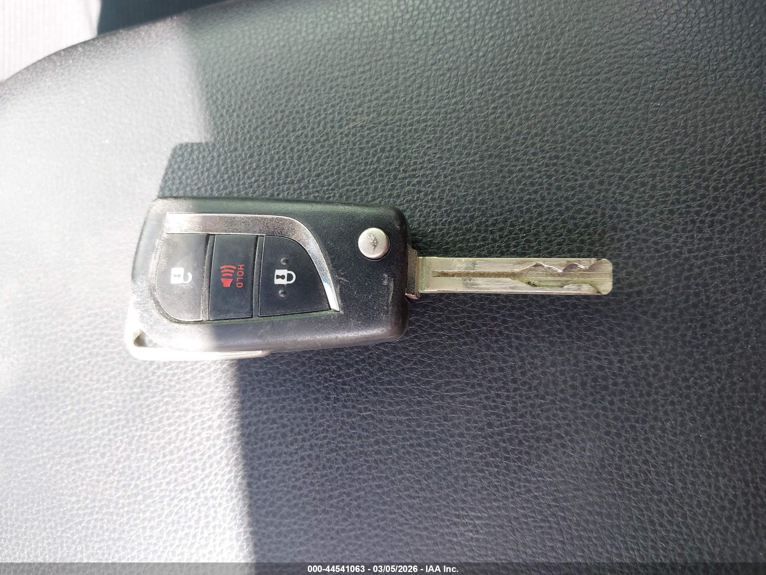 TOYOTA RAV4 image 11