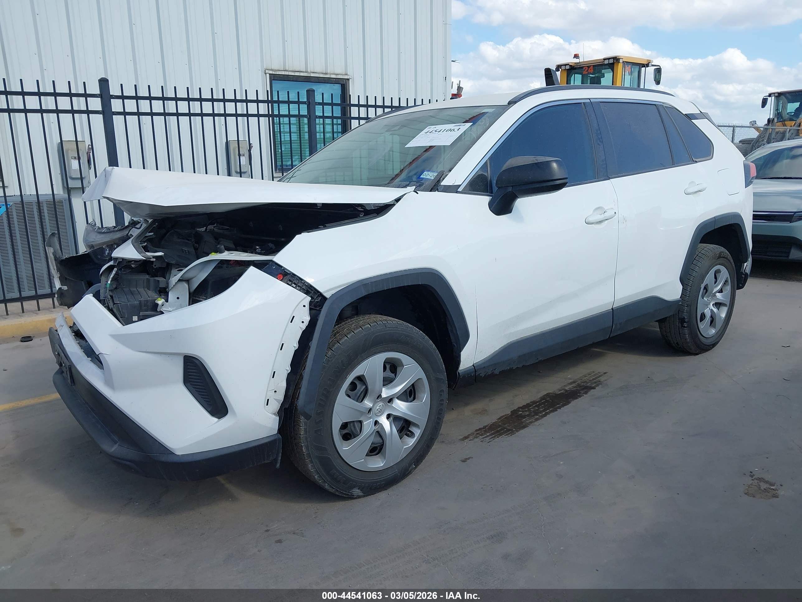 TOYOTA RAV4 image 2