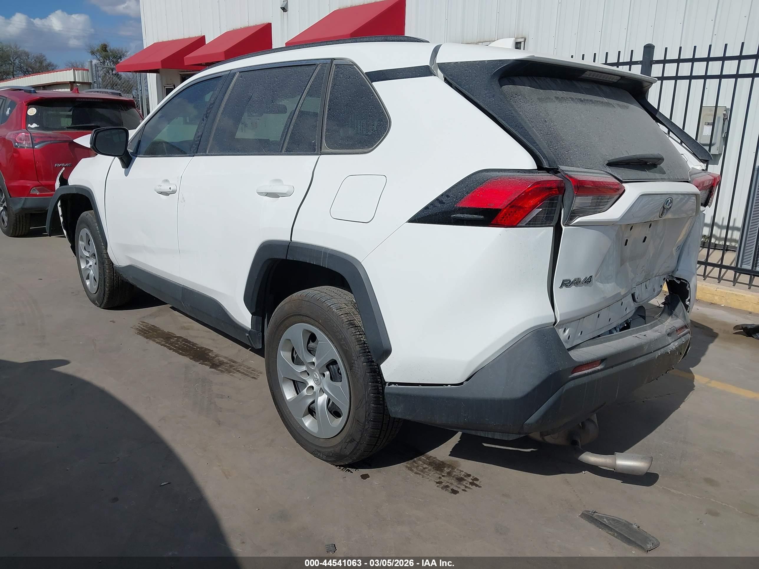 TOYOTA RAV4 image 3