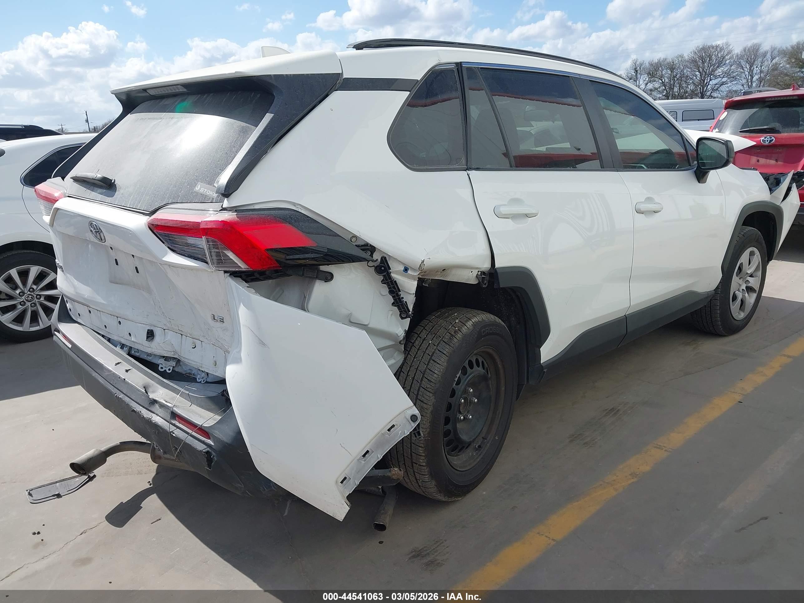 TOYOTA RAV4 image 4
