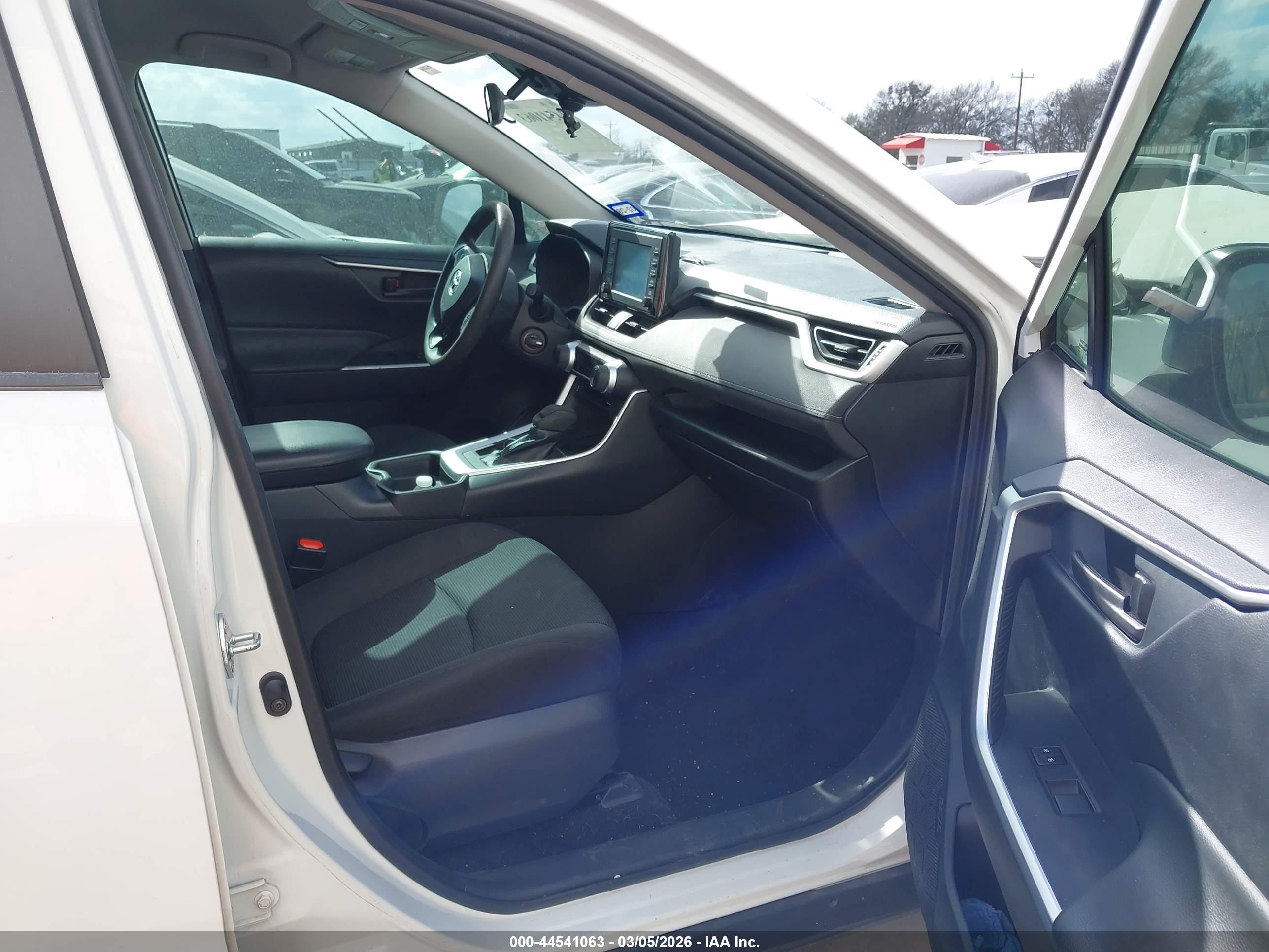 TOYOTA RAV4 image 5