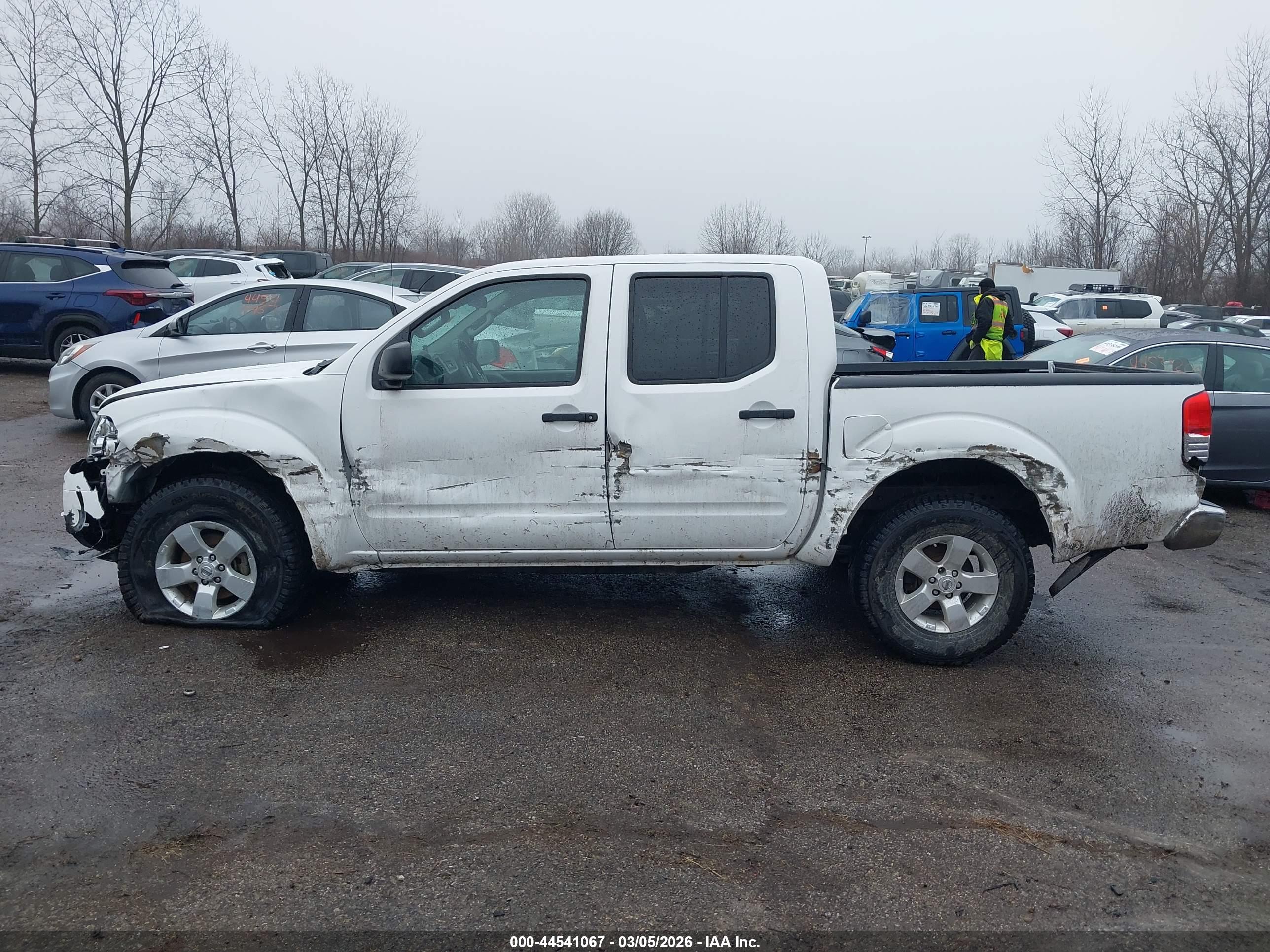 NISSAN FRONTIER image 6