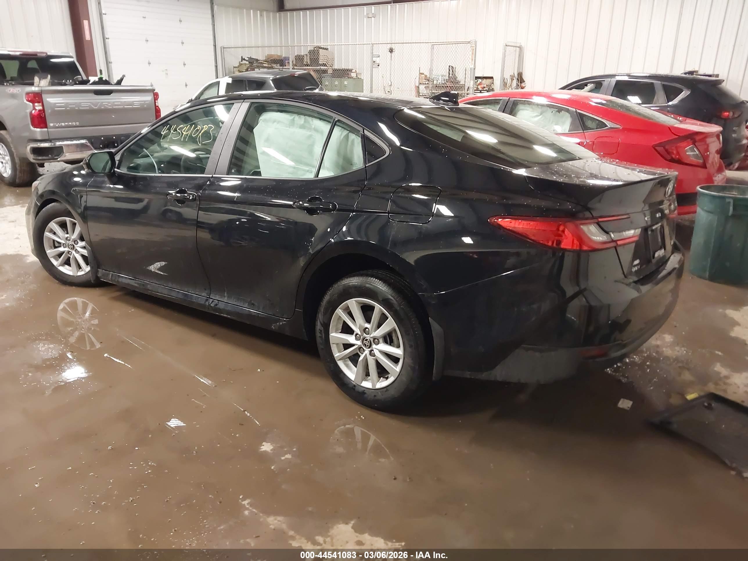 TOYOTA CAMRY image 3