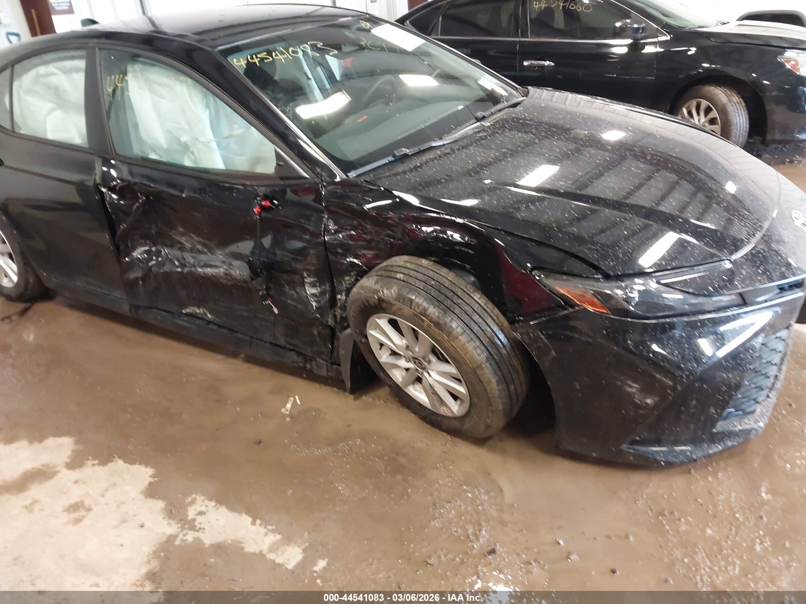 TOYOTA CAMRY image 6