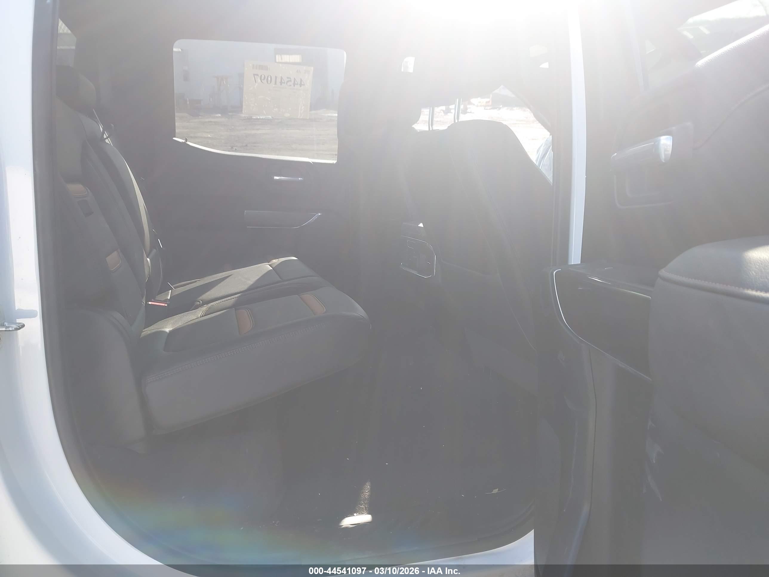 GMC SIERRA image 8