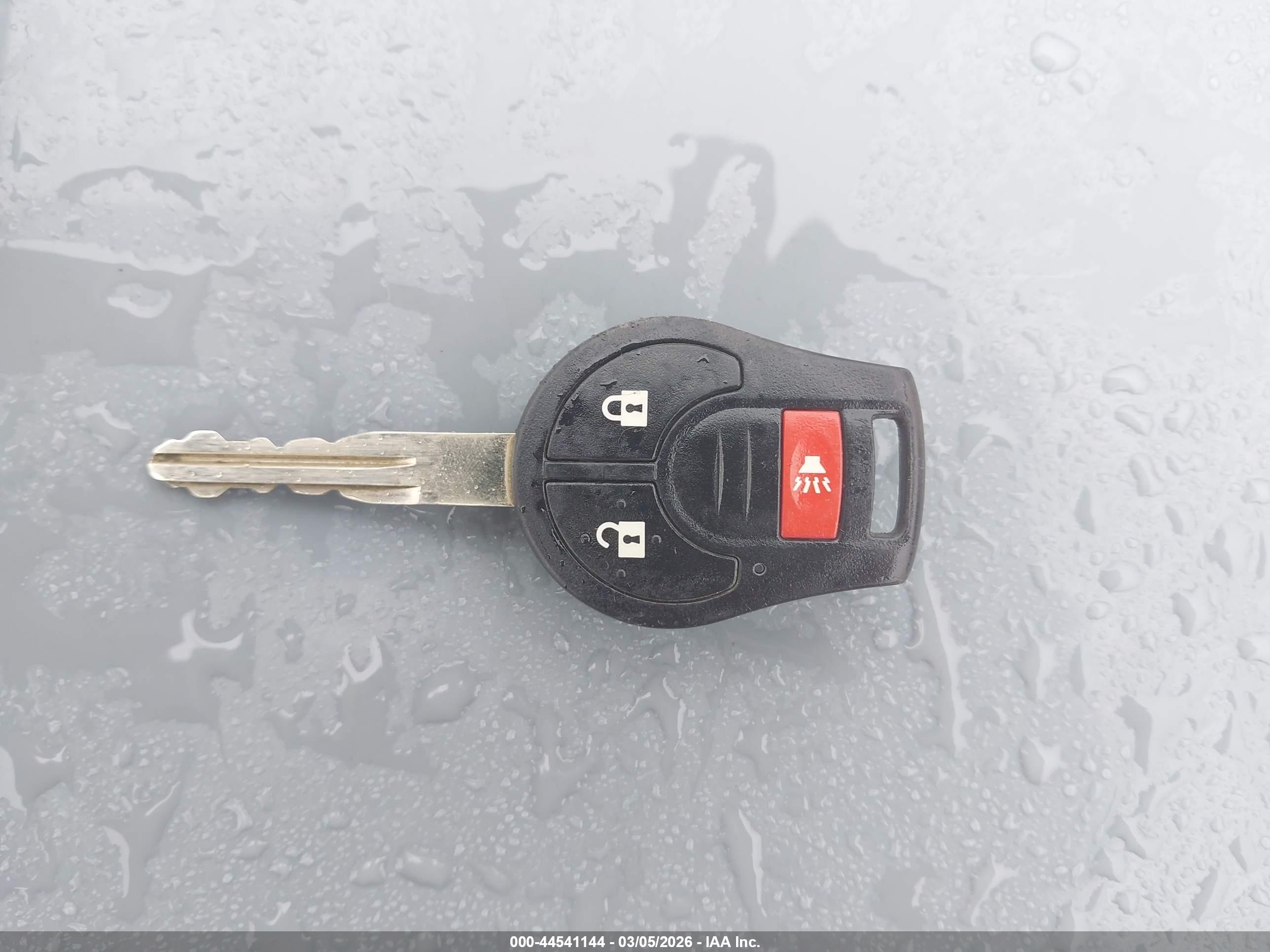 NISSAN VERSA image 11