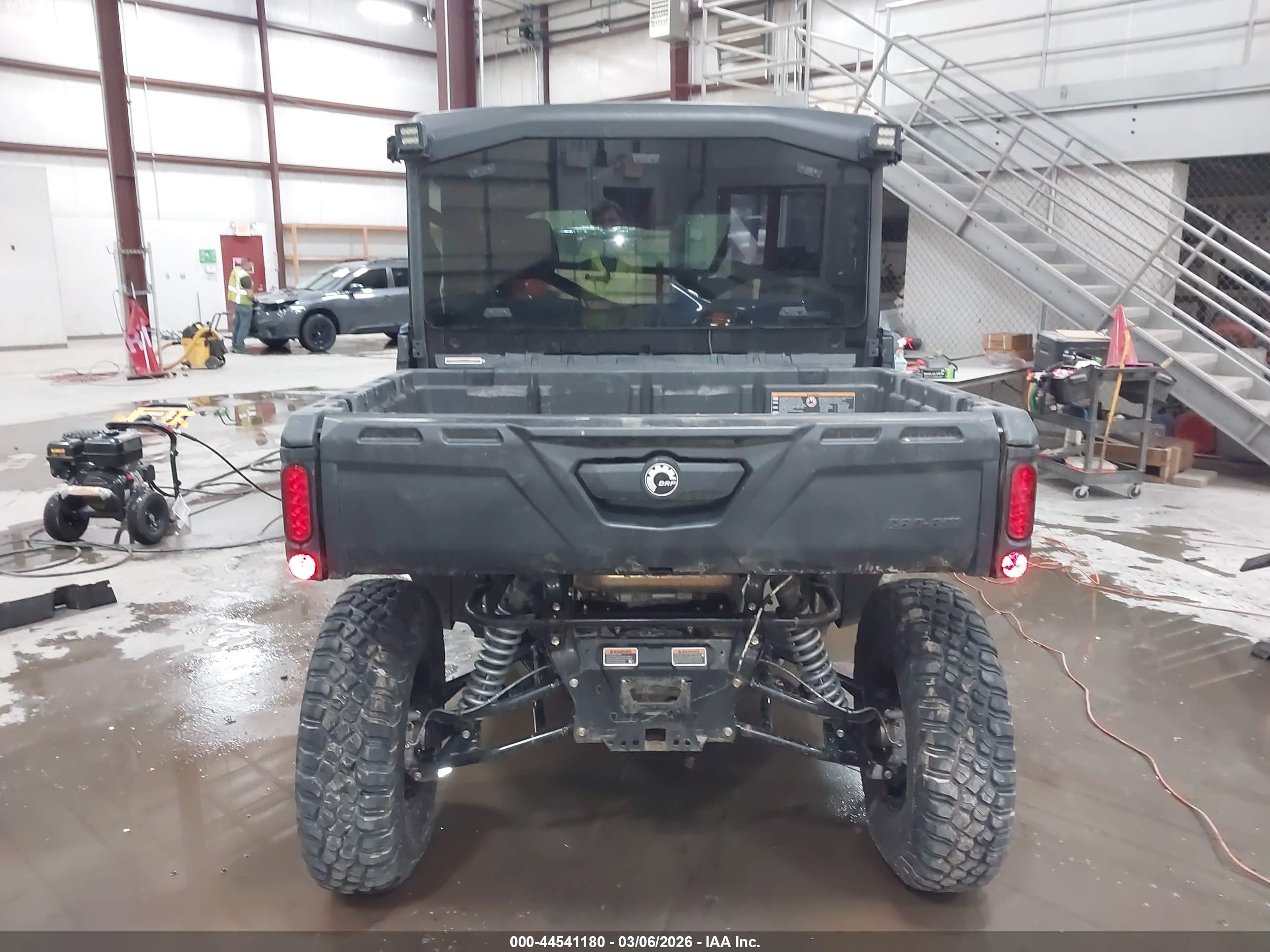 CAN-AM DEFENDER image 6