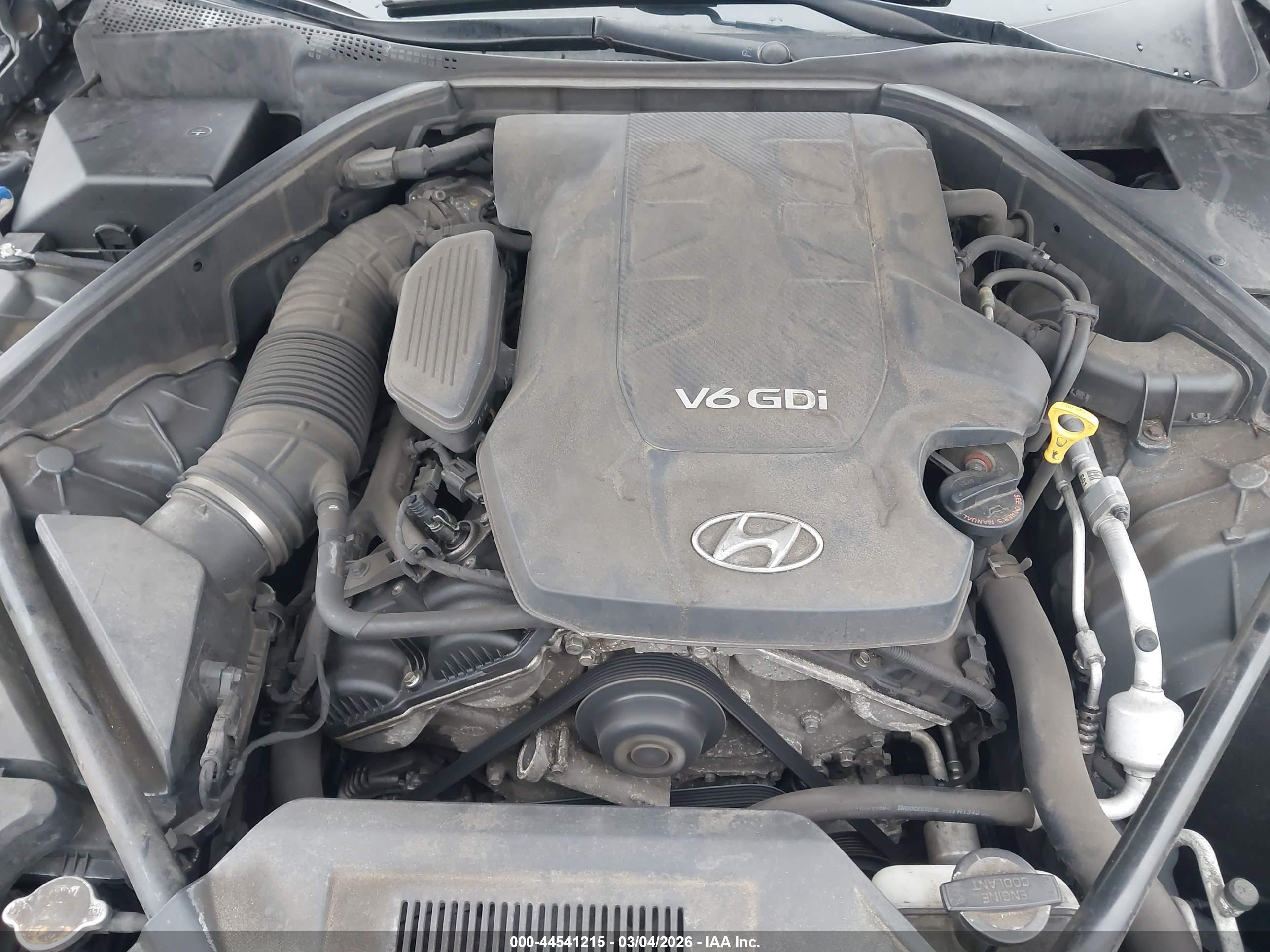 HYUNDAI GENESIS image 10