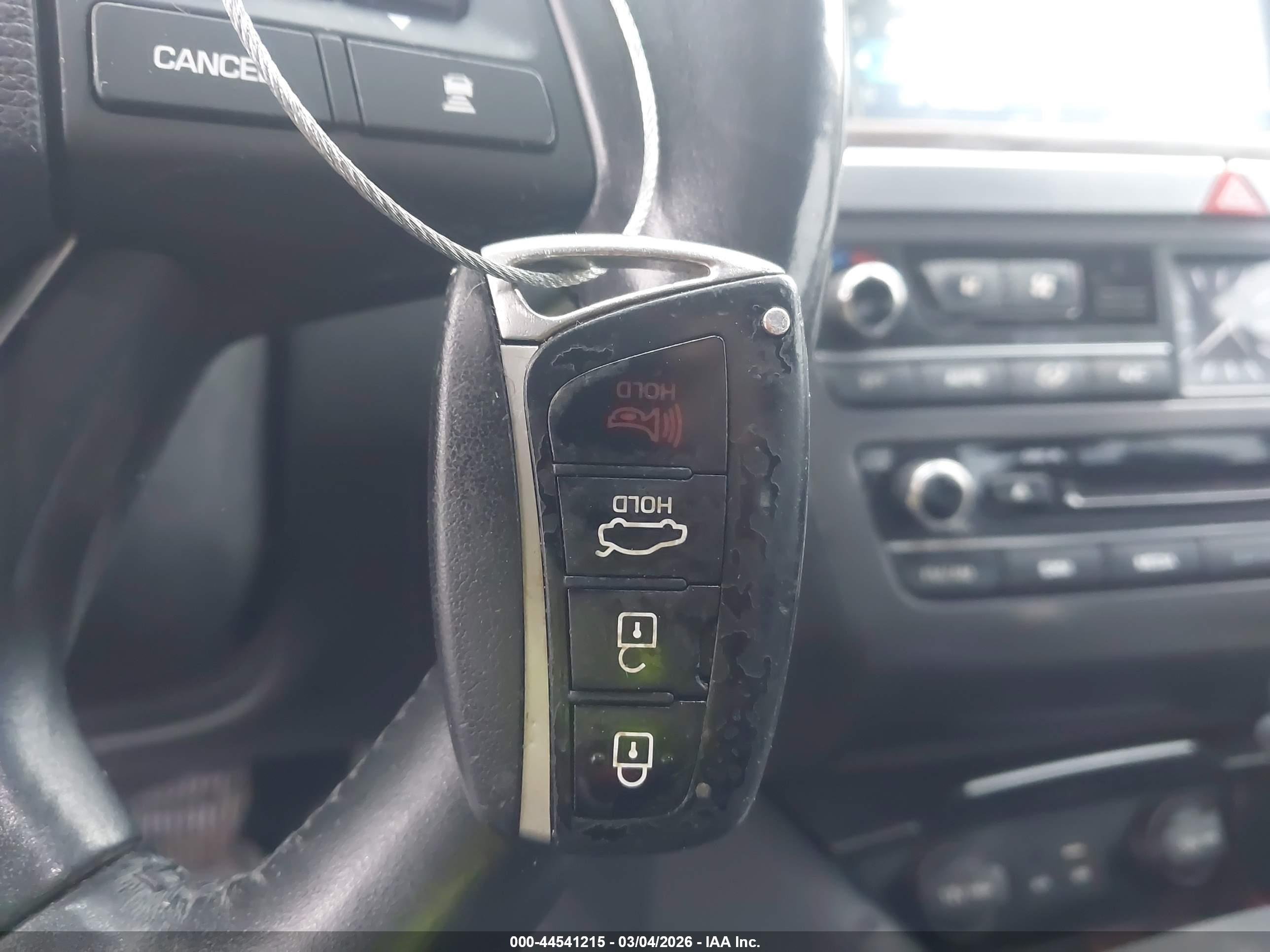 HYUNDAI GENESIS image 11