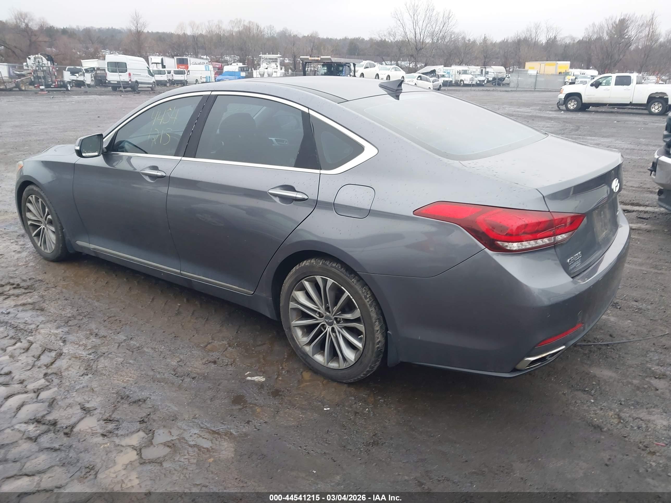 HYUNDAI GENESIS image 3