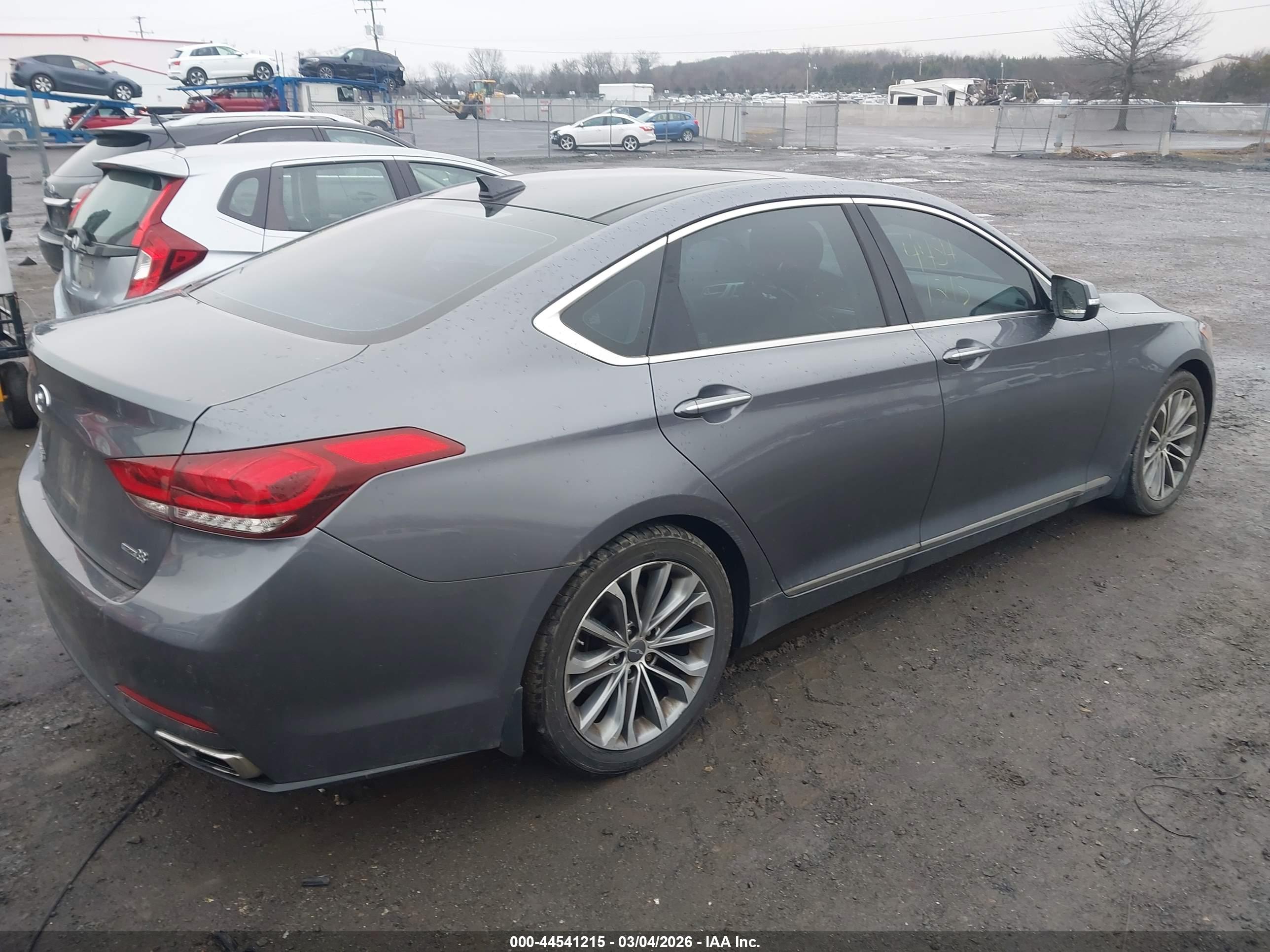 HYUNDAI GENESIS image 4