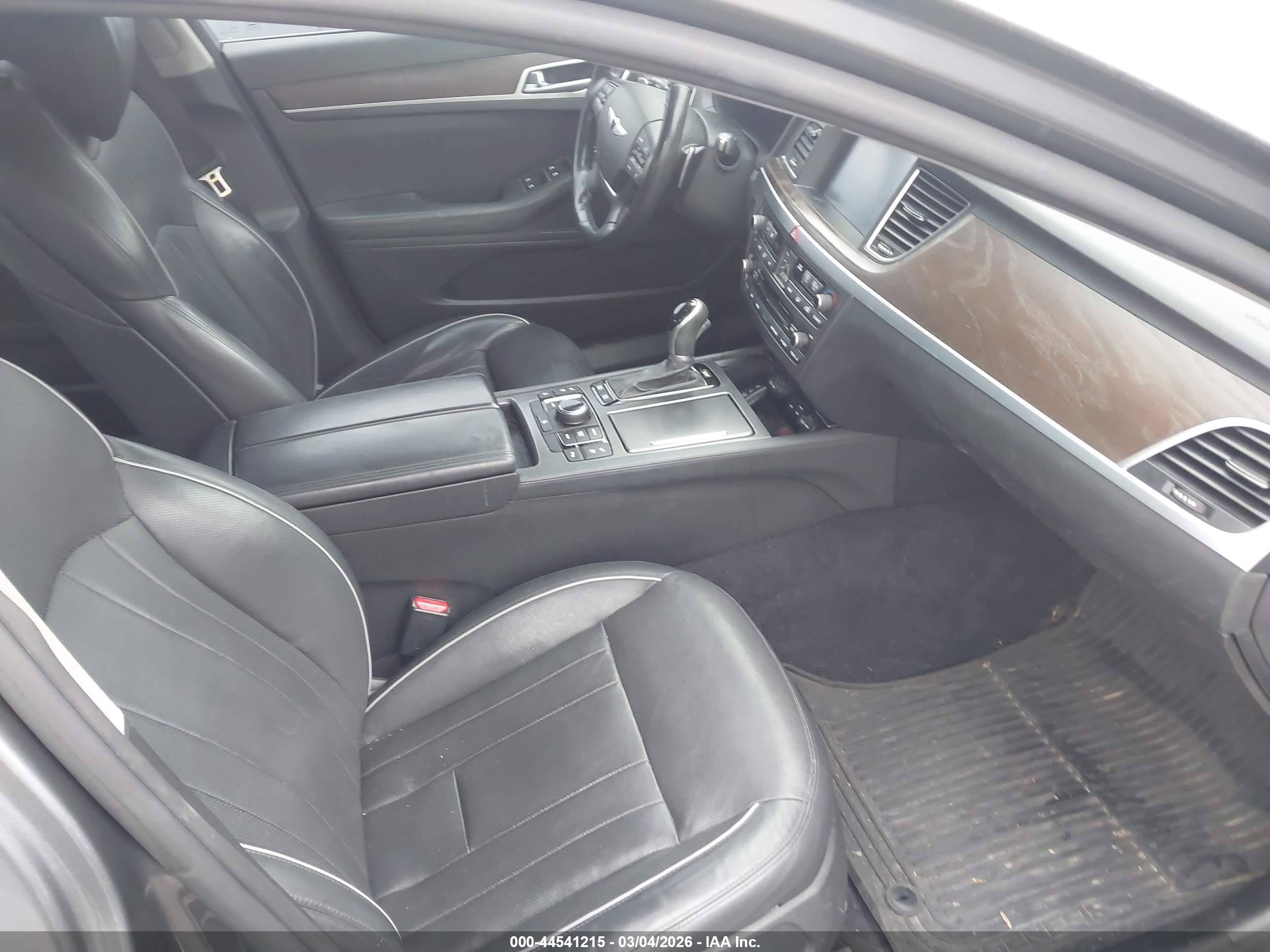 HYUNDAI GENESIS image 5