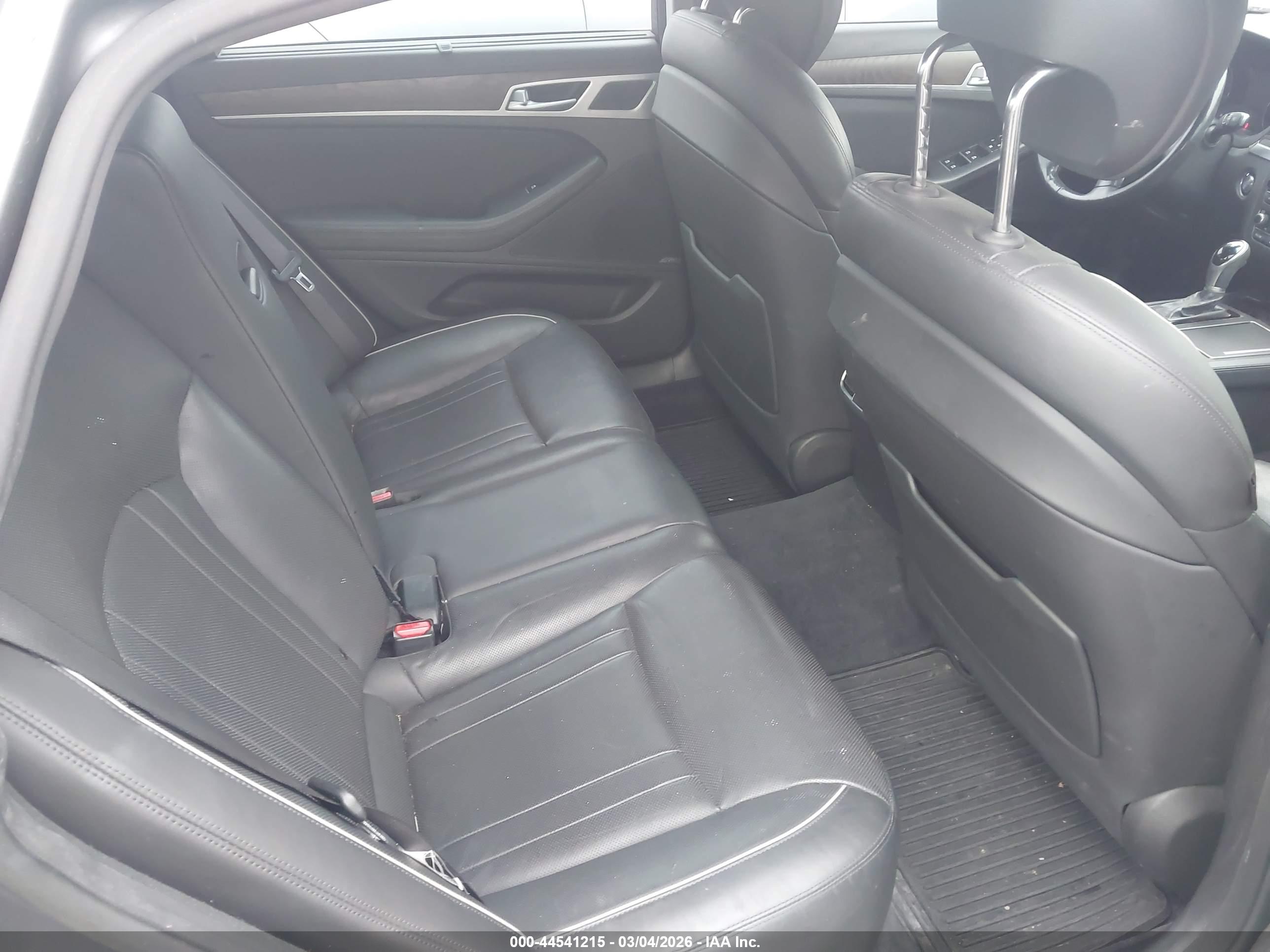 HYUNDAI GENESIS image 8