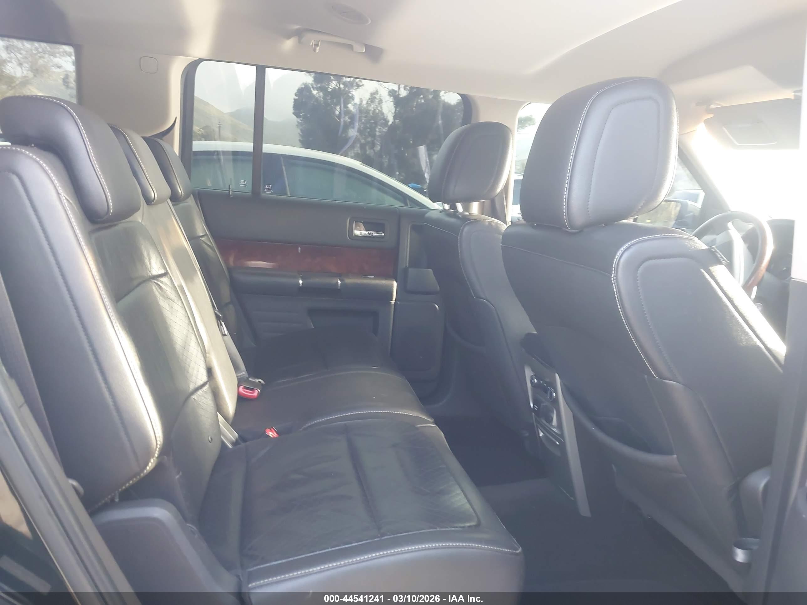 FORD FLEX image 8