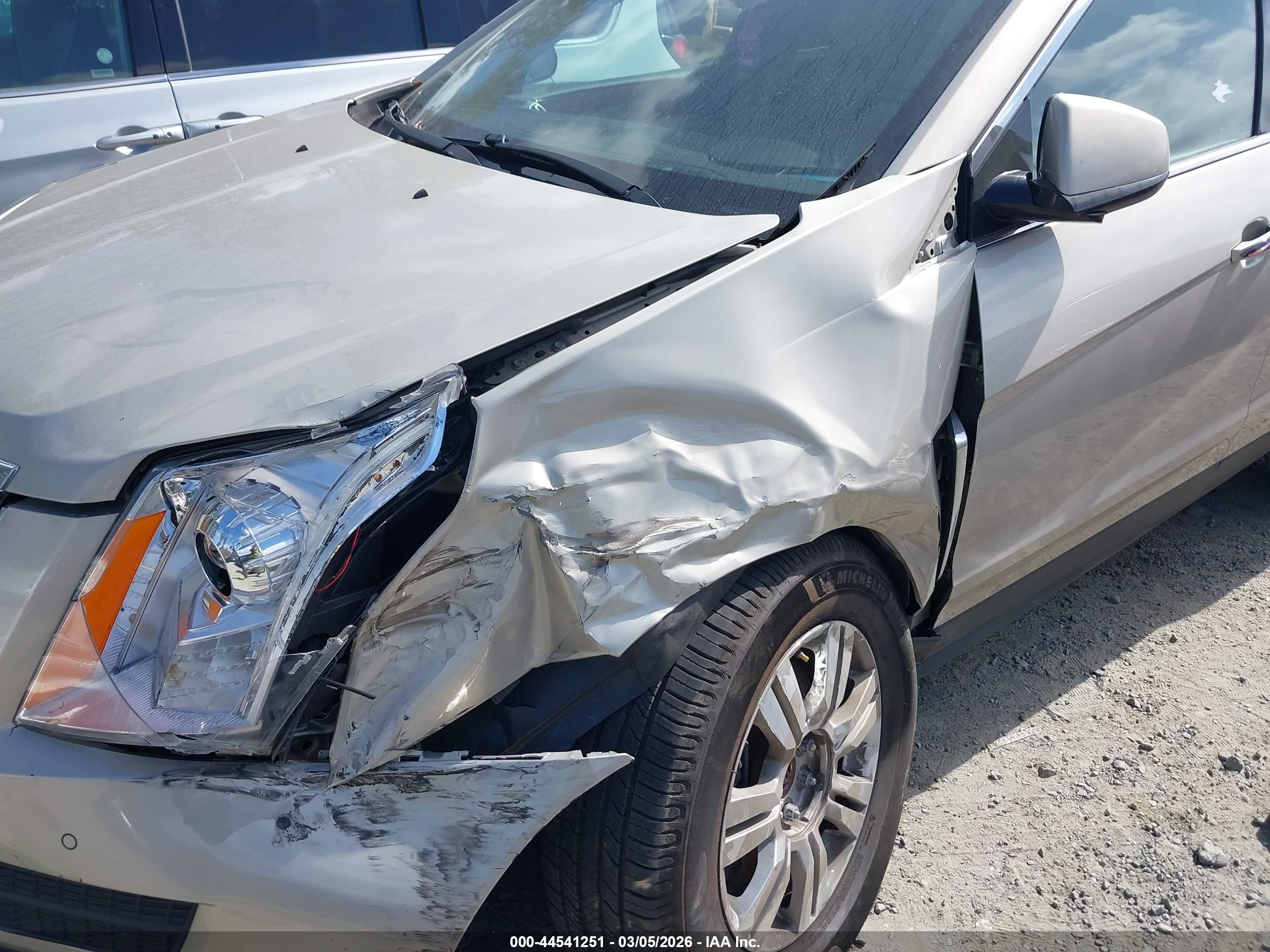 CADILLAC SRX image 6