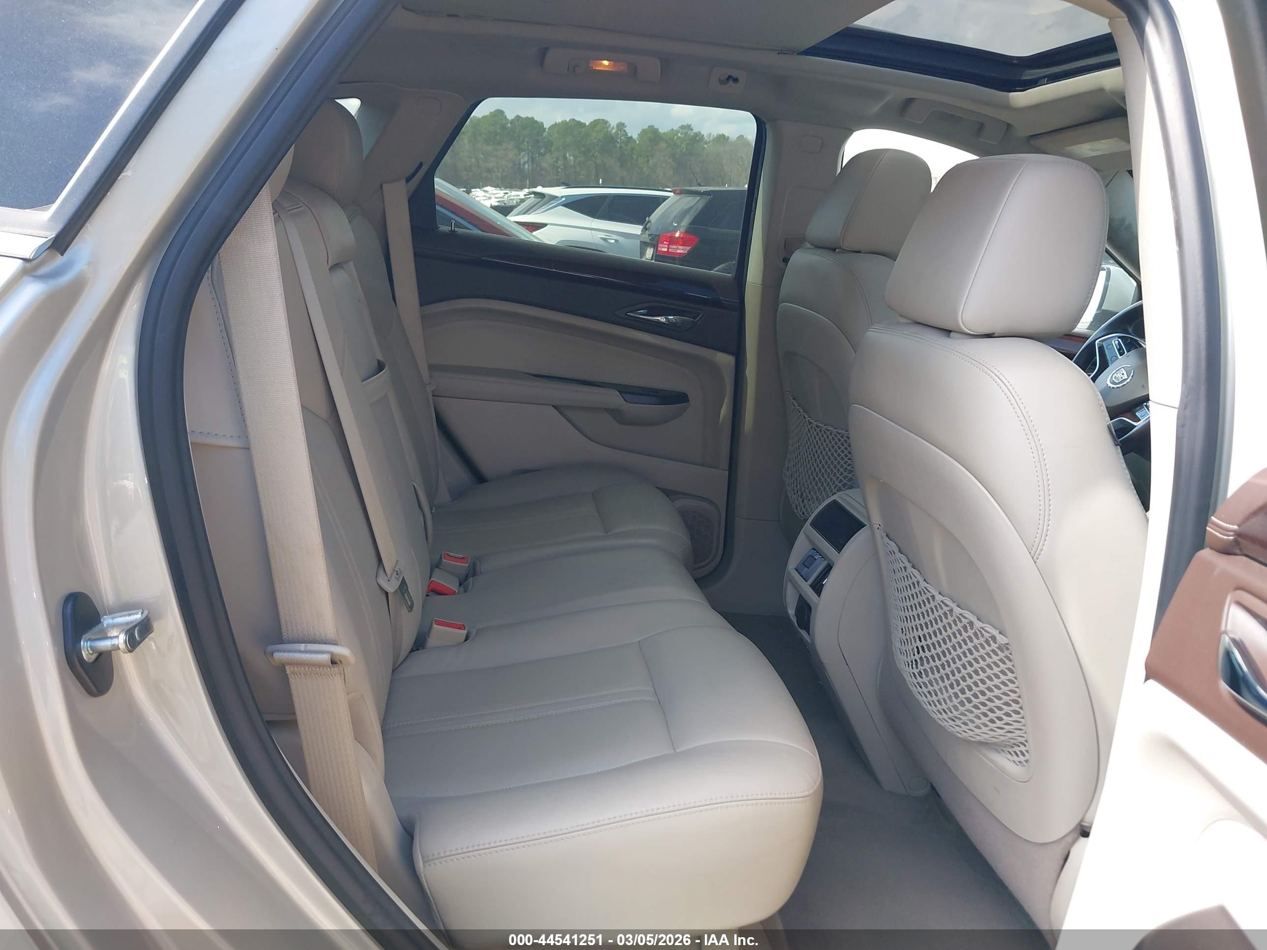 CADILLAC SRX image 8