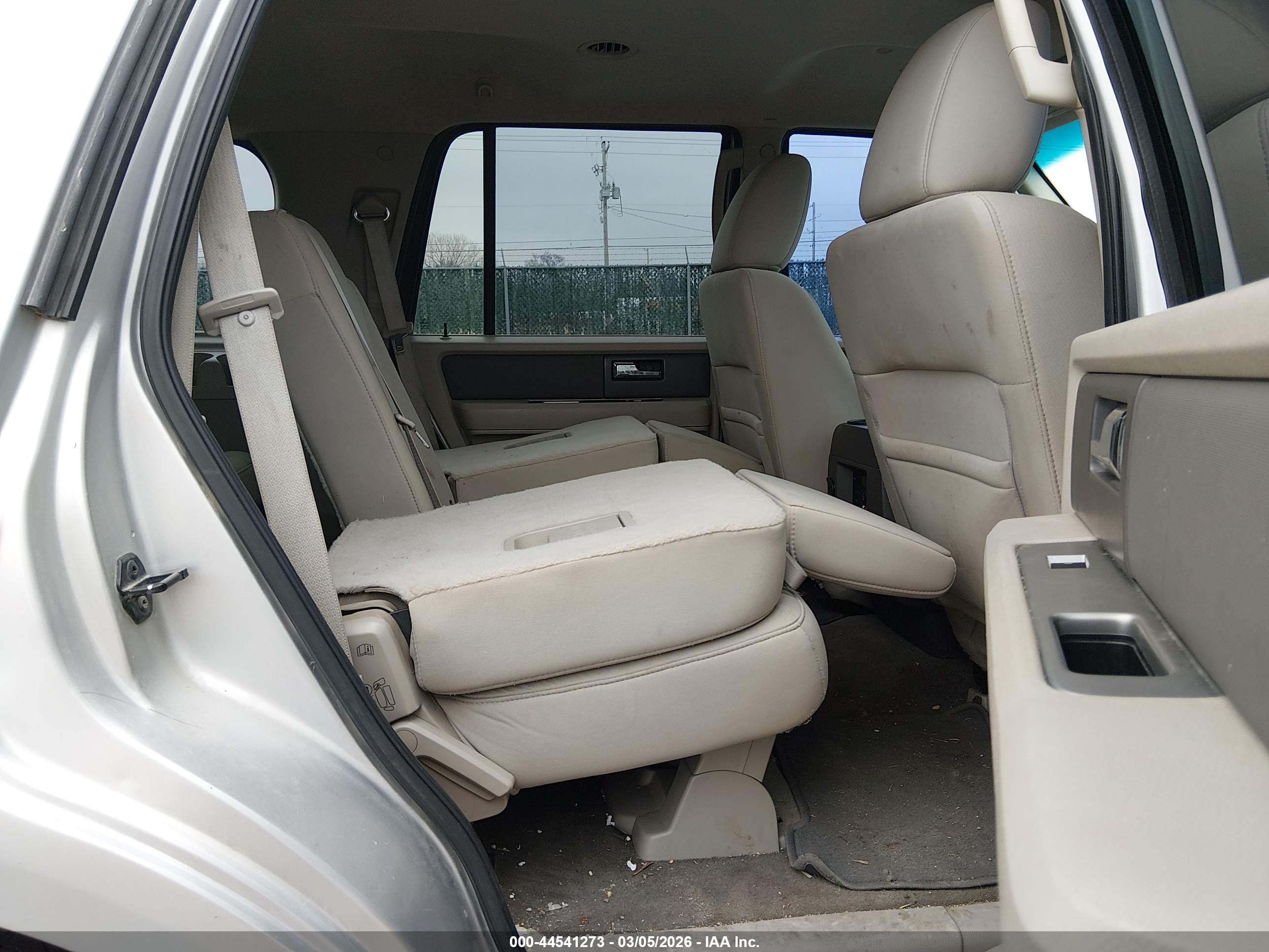 FORD EXPEDITION image 8