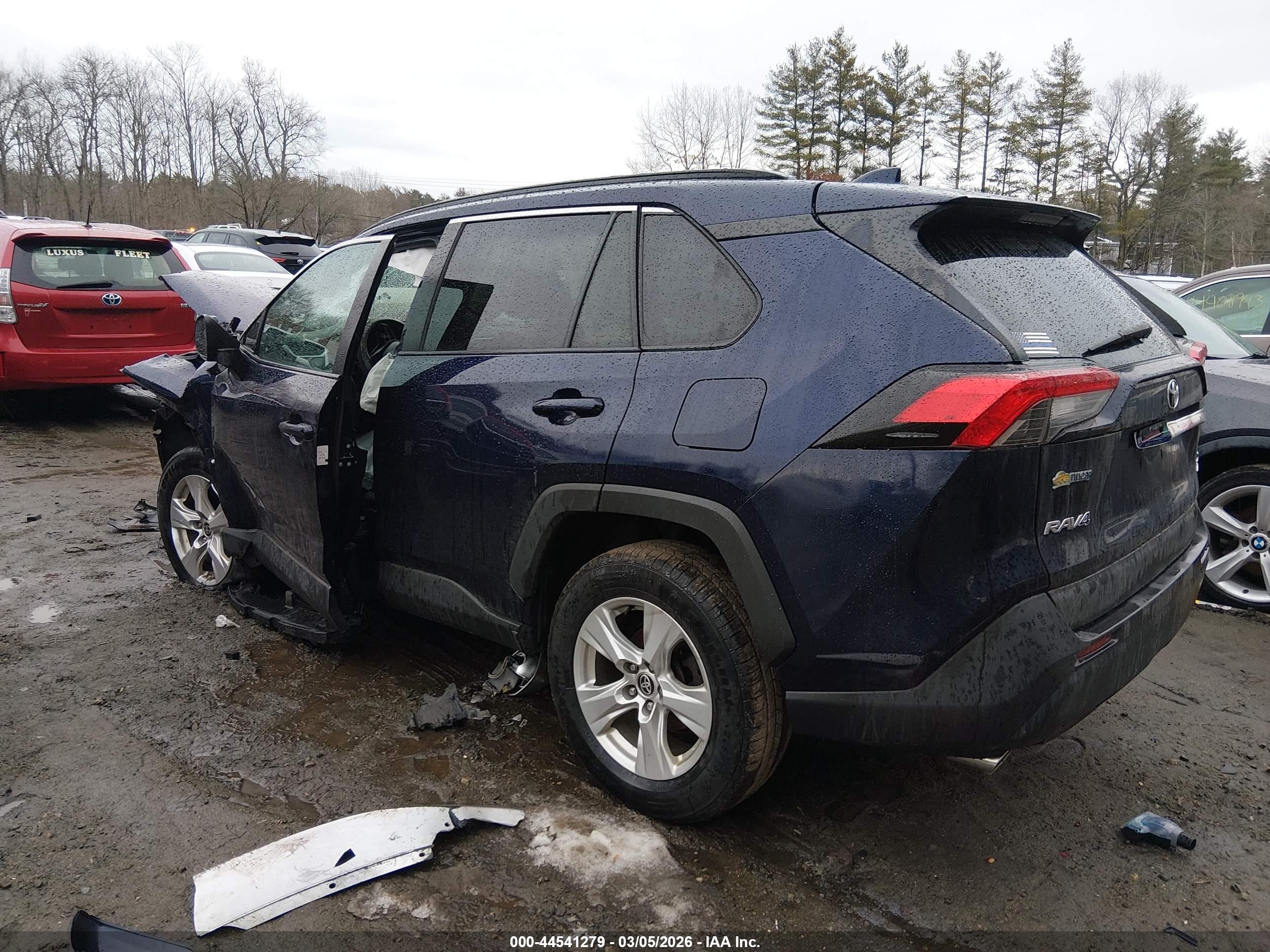 TOYOTA RAV4 image 3
