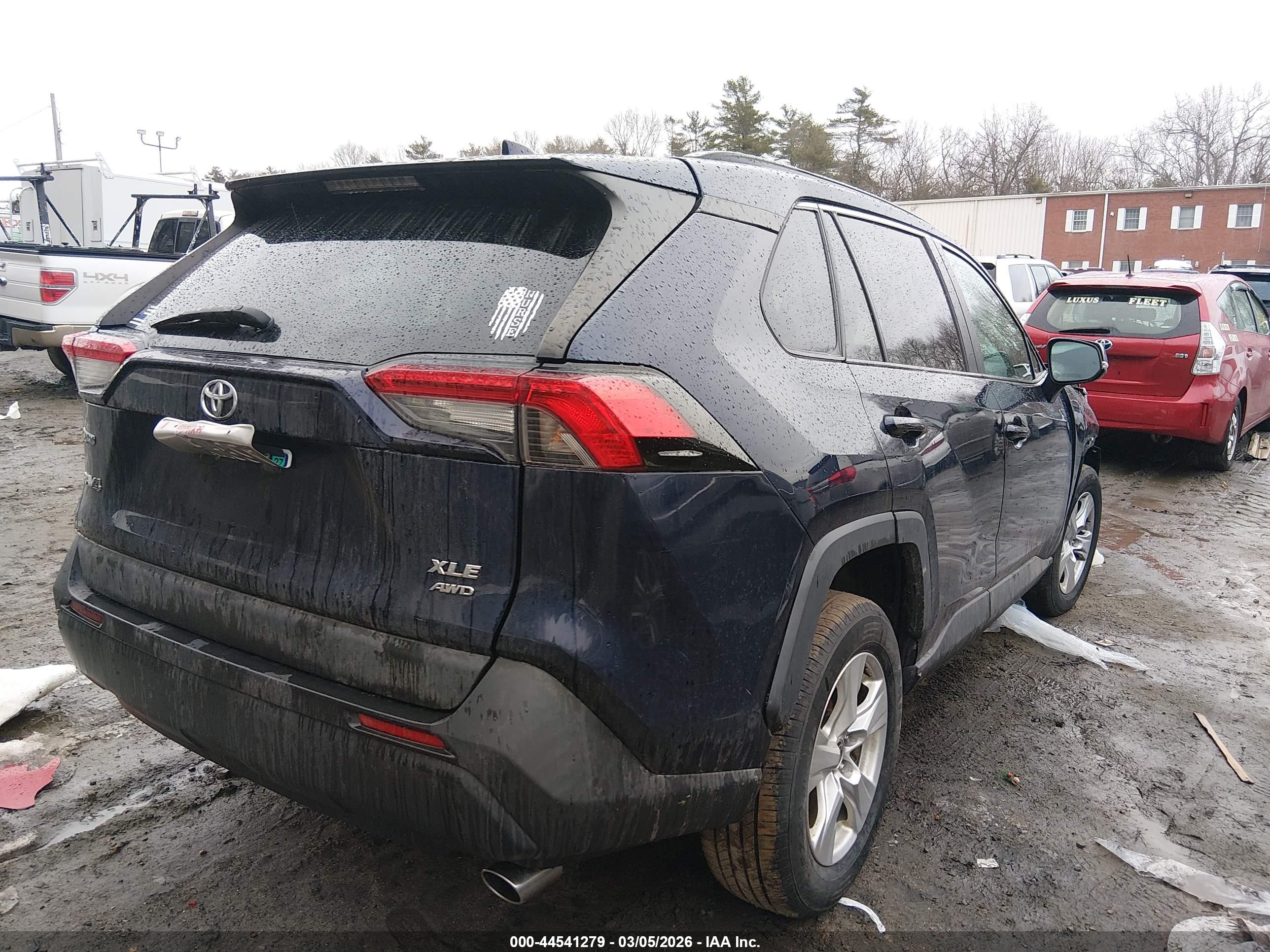 TOYOTA RAV4 image 4