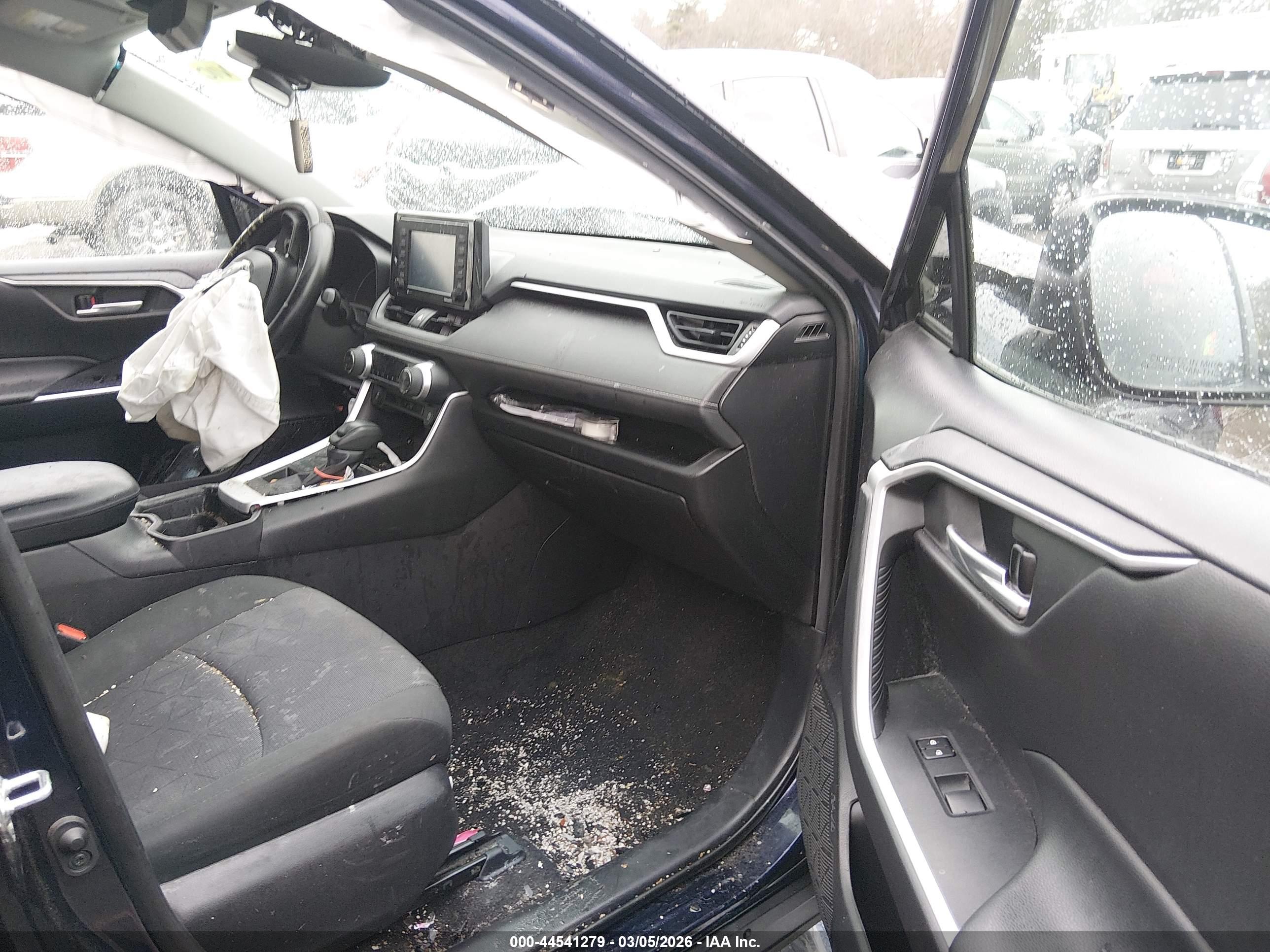 TOYOTA RAV4 image 5