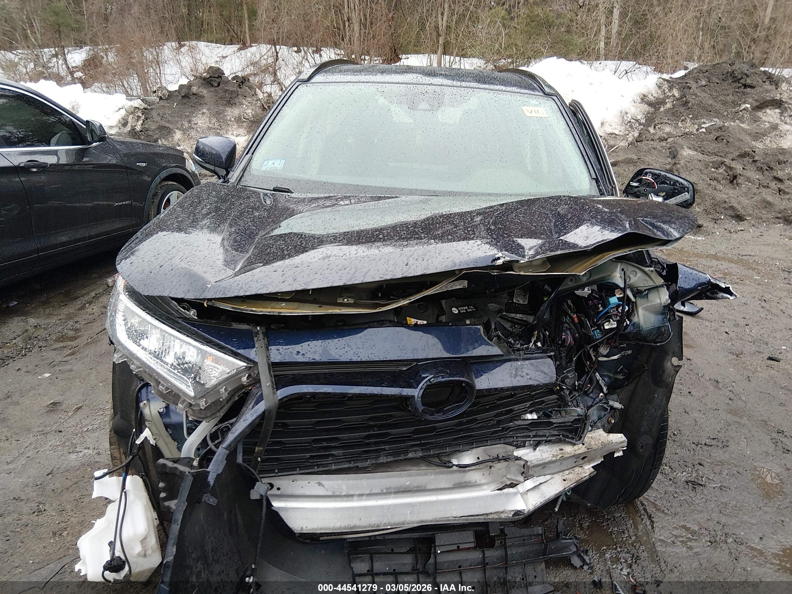 TOYOTA RAV4 image 6