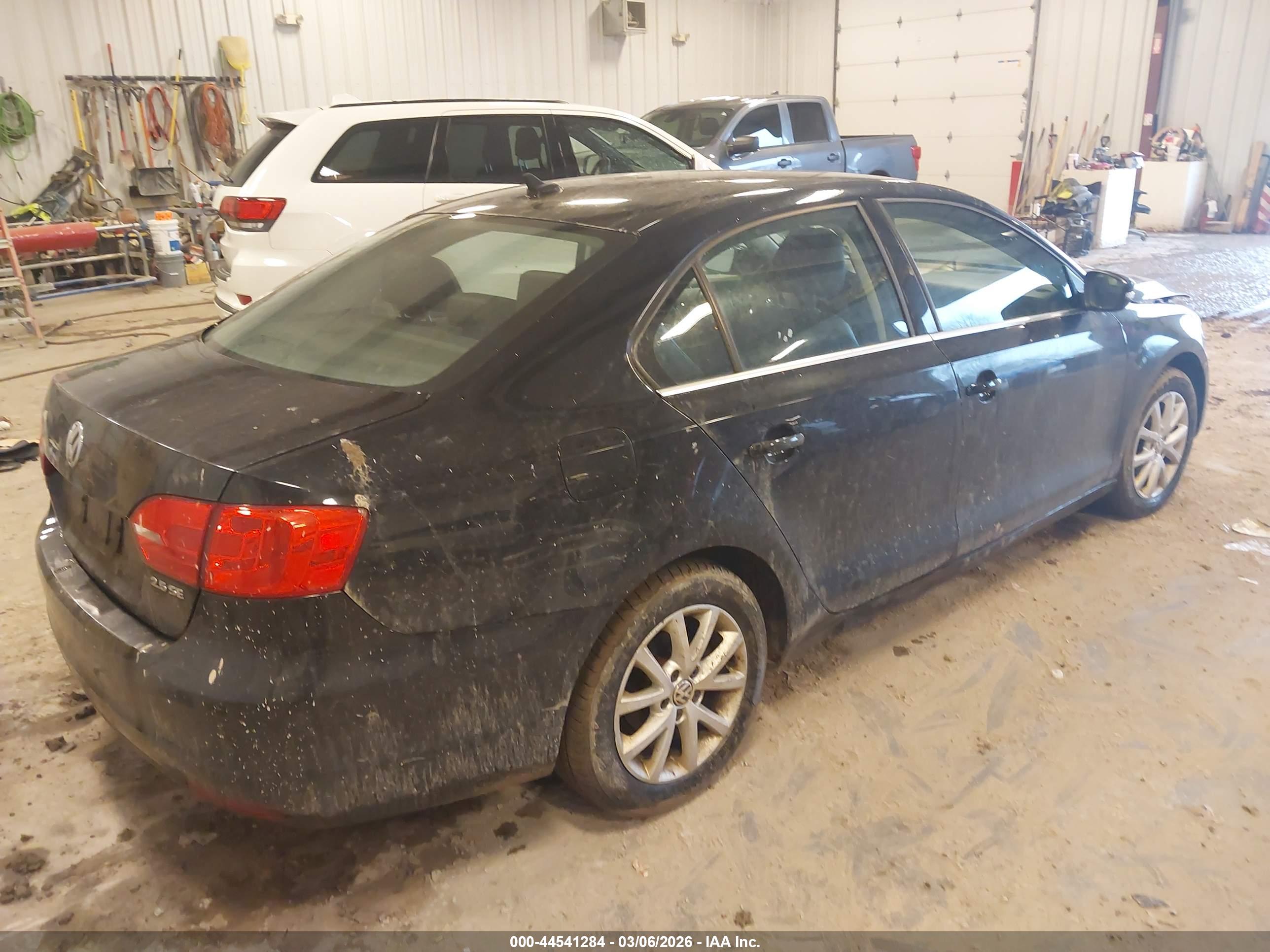 VOLKSWAGEN JETTA image 4