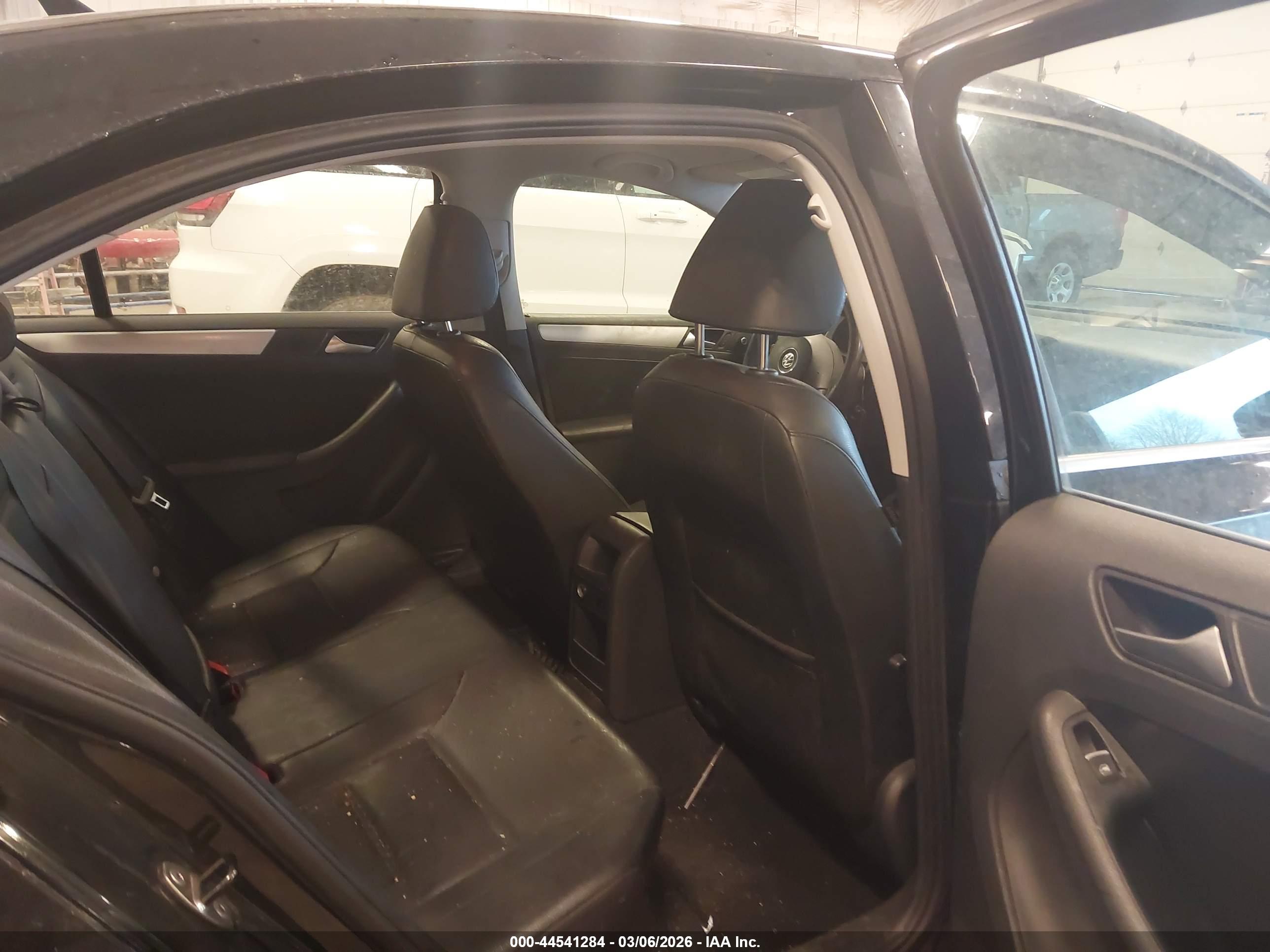 VOLKSWAGEN JETTA image 8