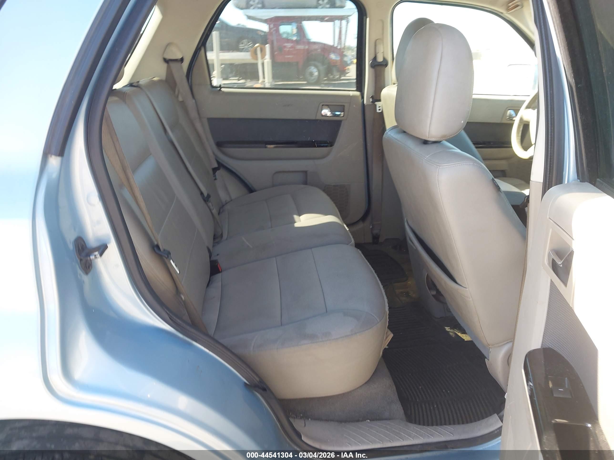 FORD ESCAPE image 8