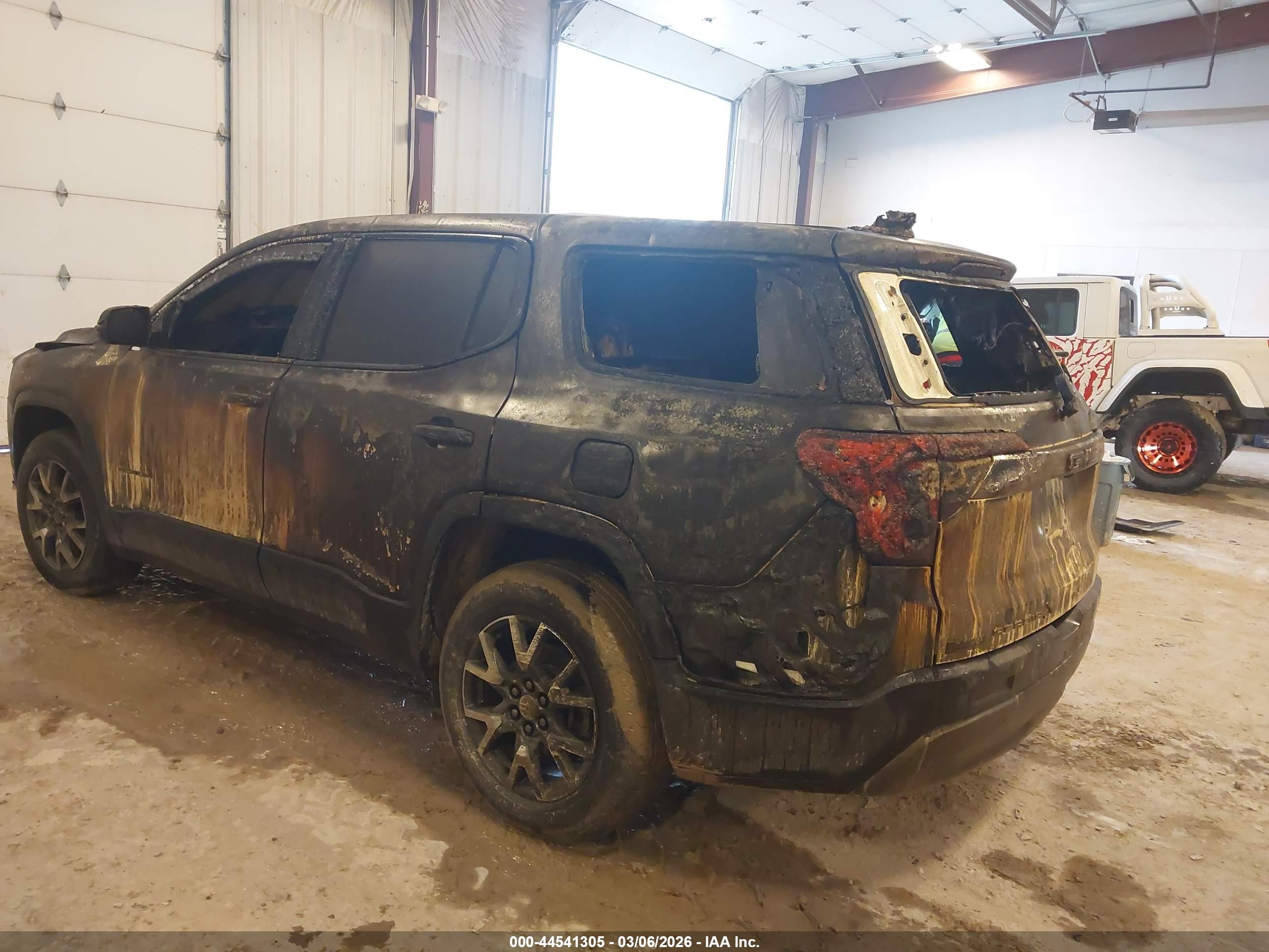GMC ACADIA image 3
