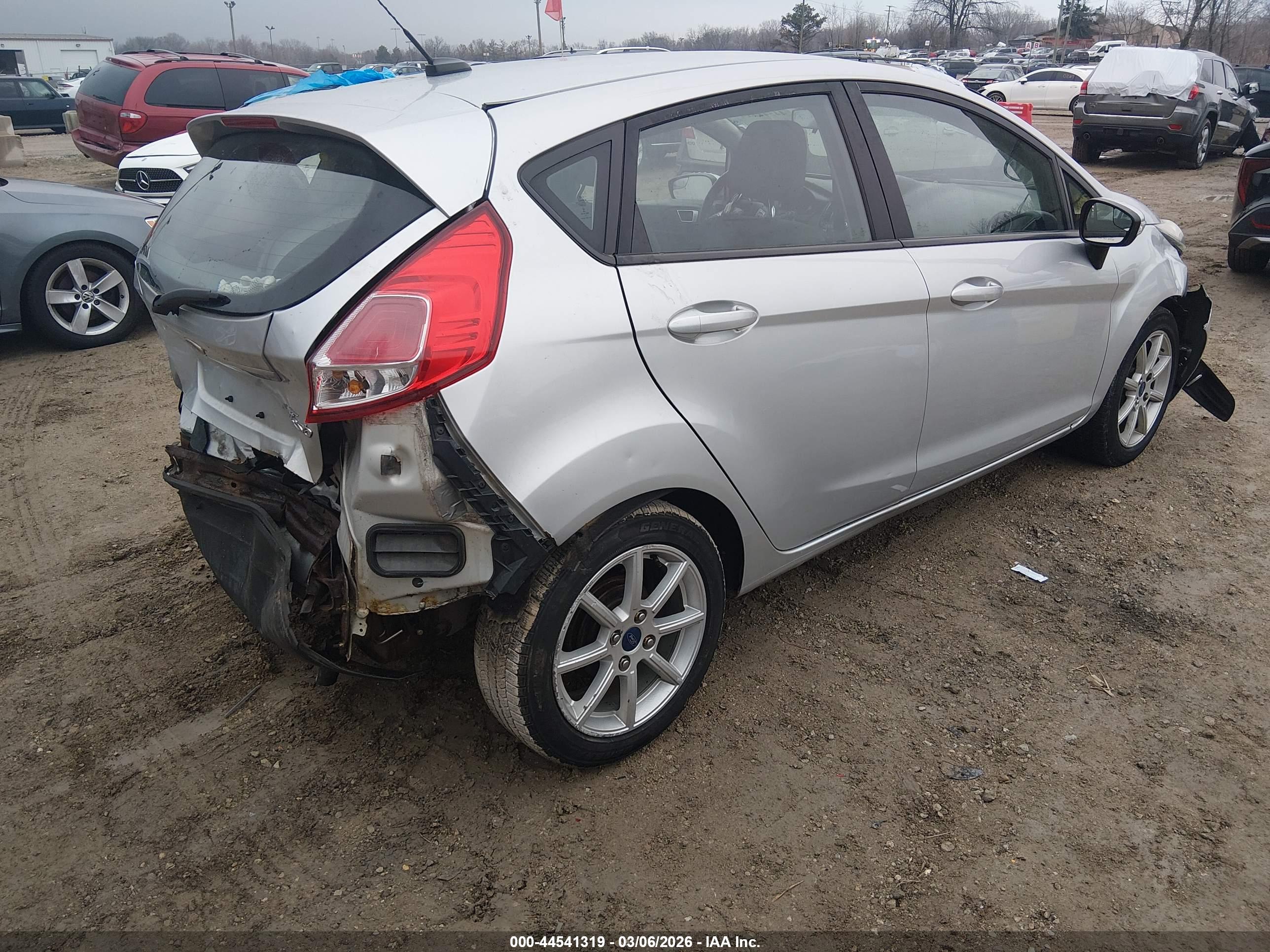 FORD FIESTA image 4
