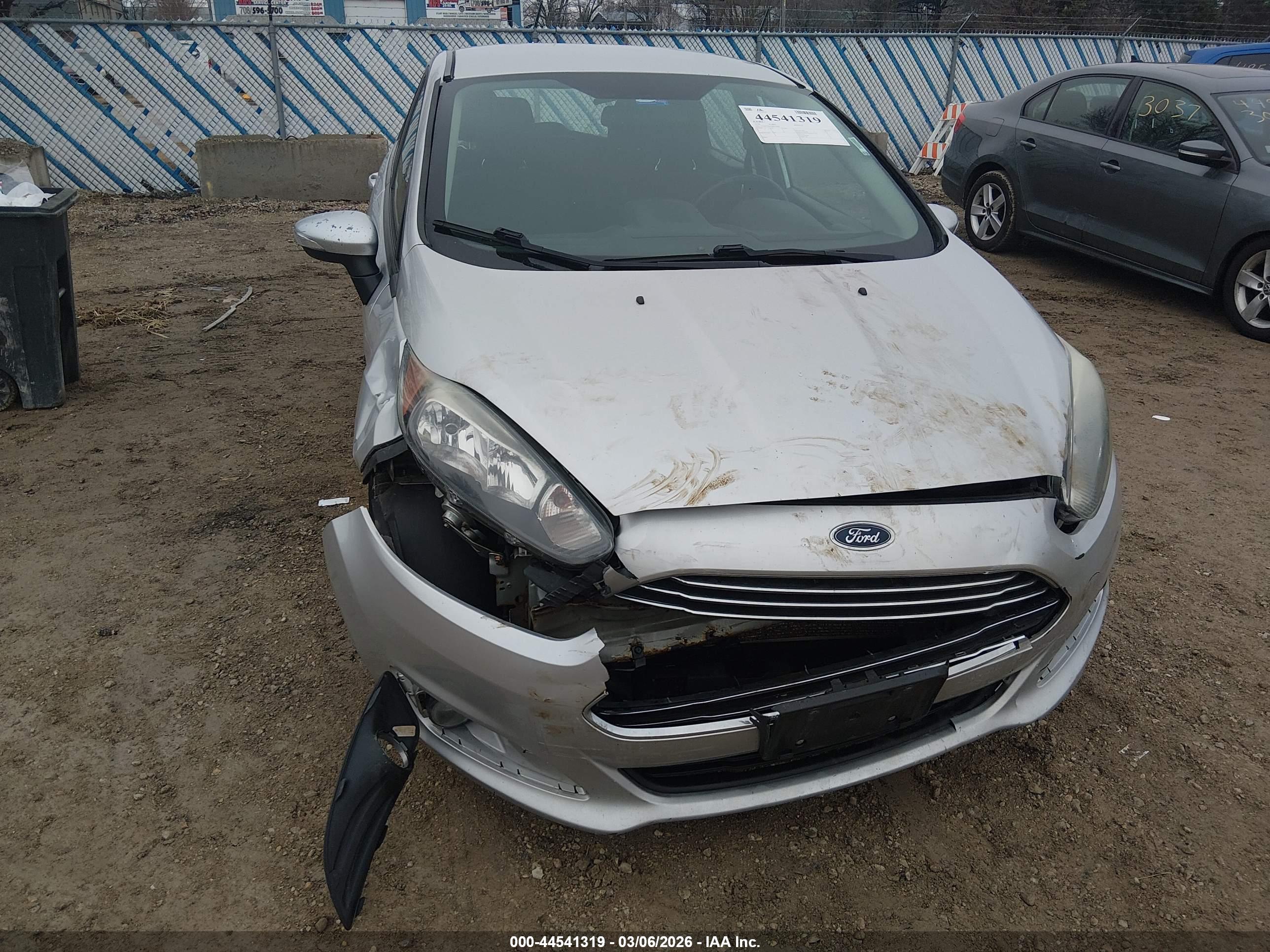 FORD FIESTA image 6