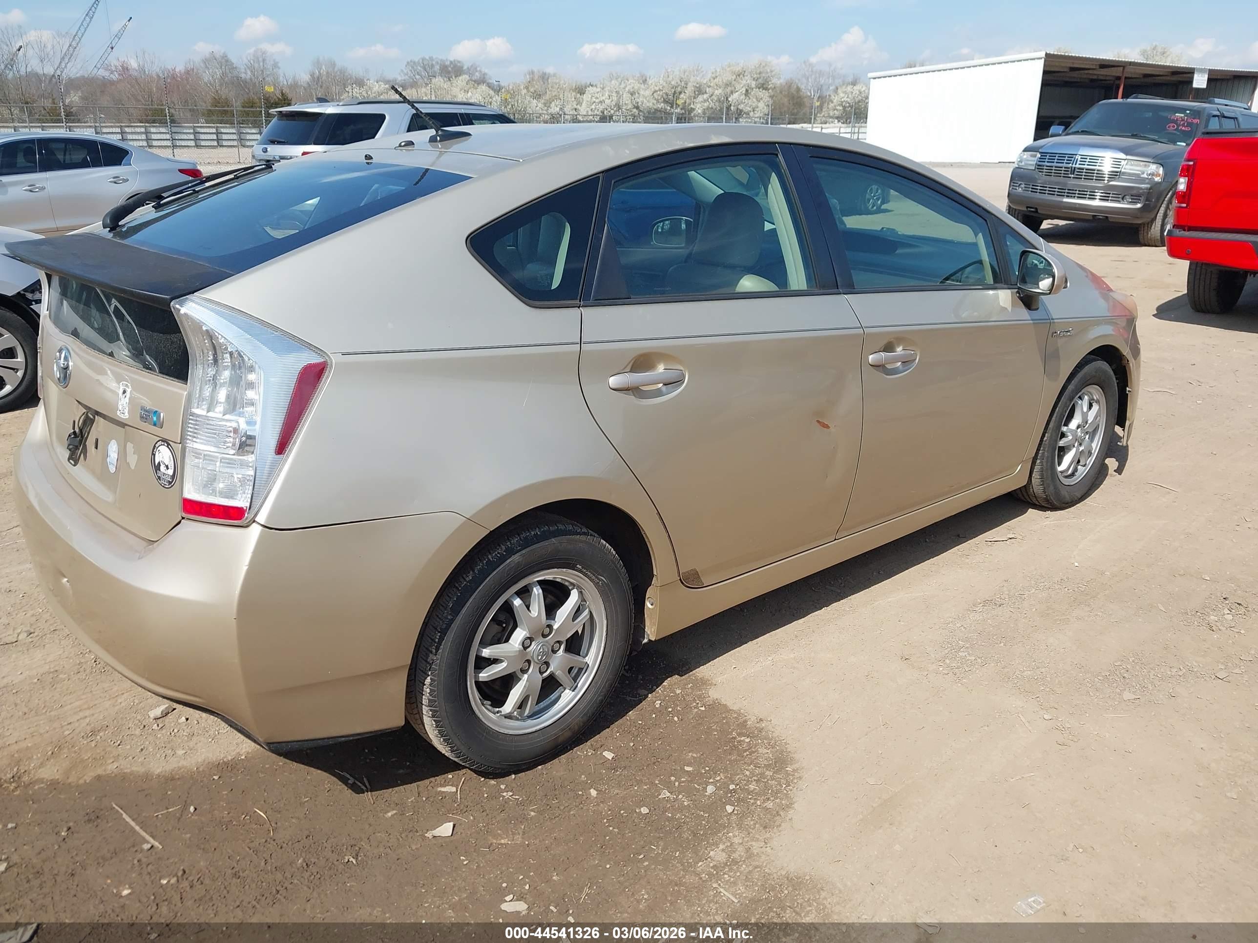 TOYOTA PRIUS image 4