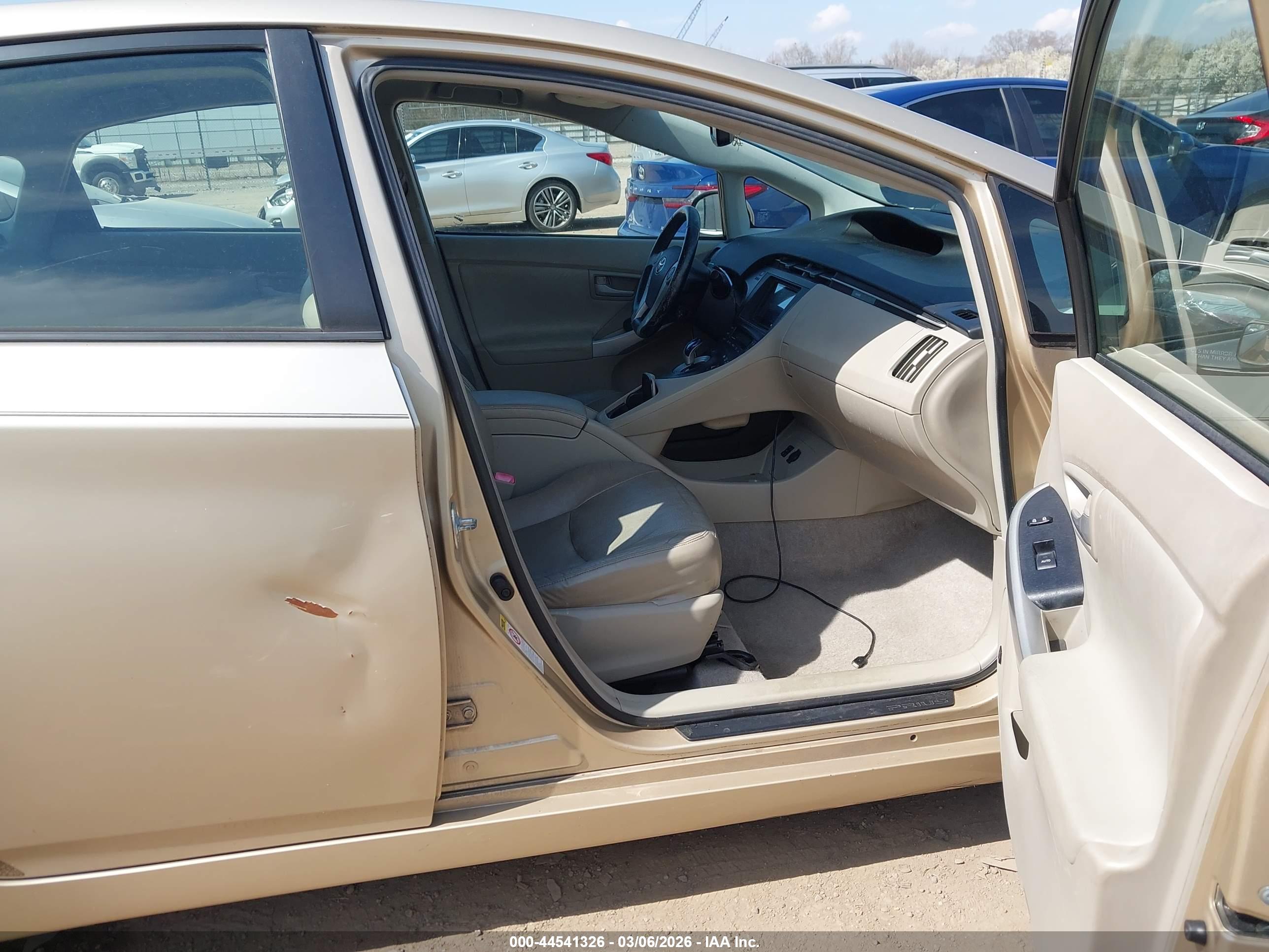 TOYOTA PRIUS image 5