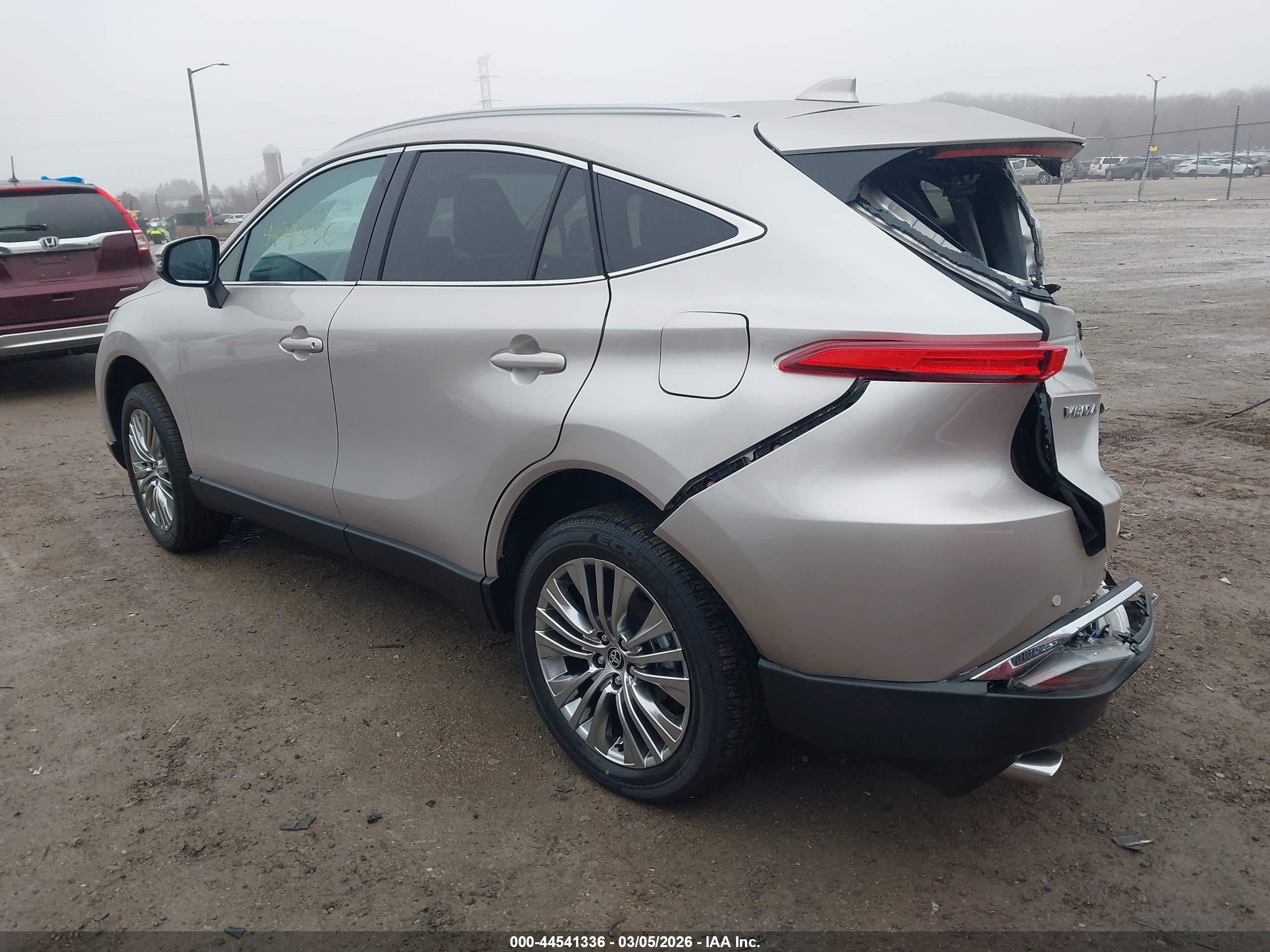 TOYOTA VENZA image 3