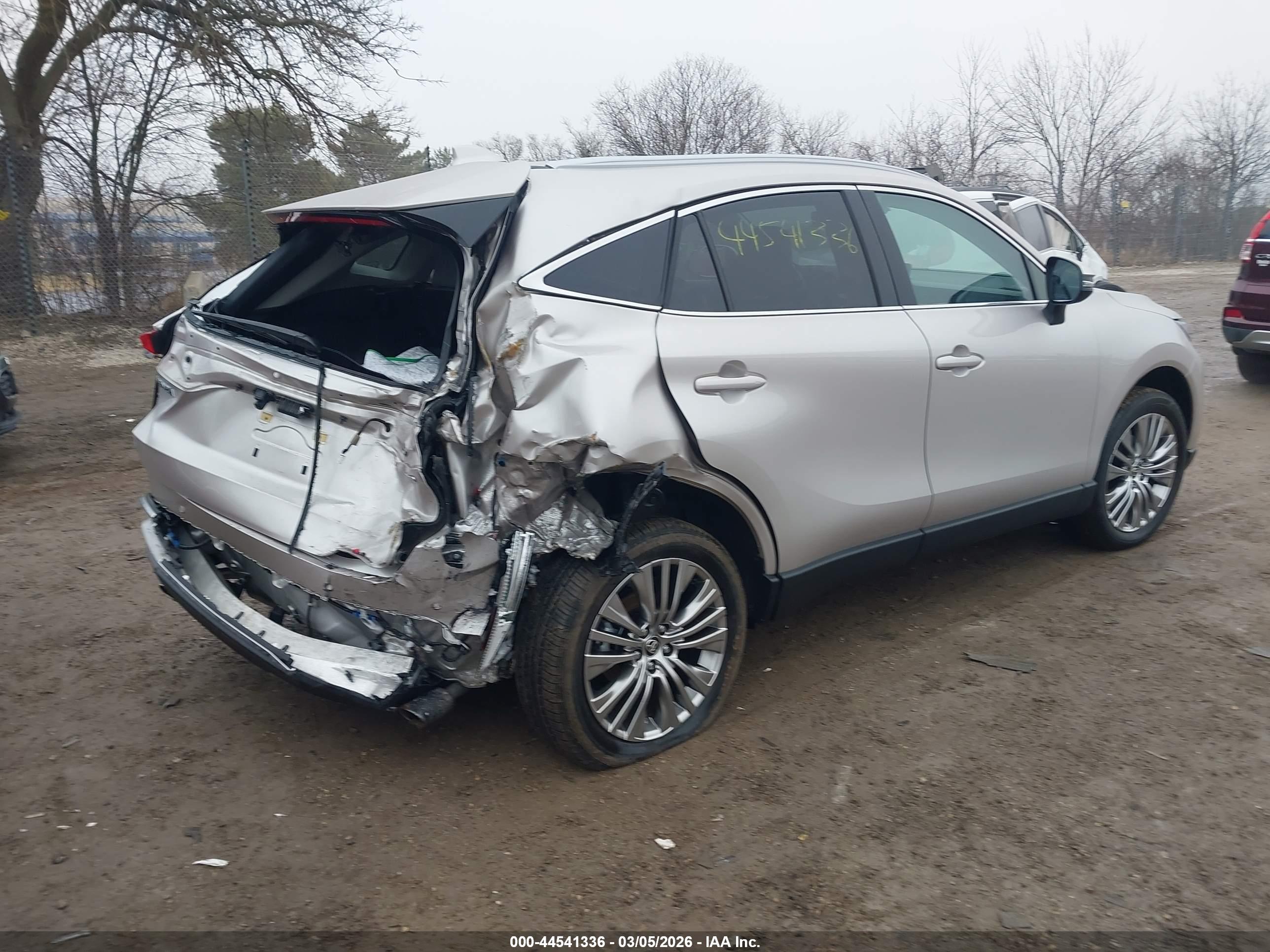 TOYOTA VENZA image 4