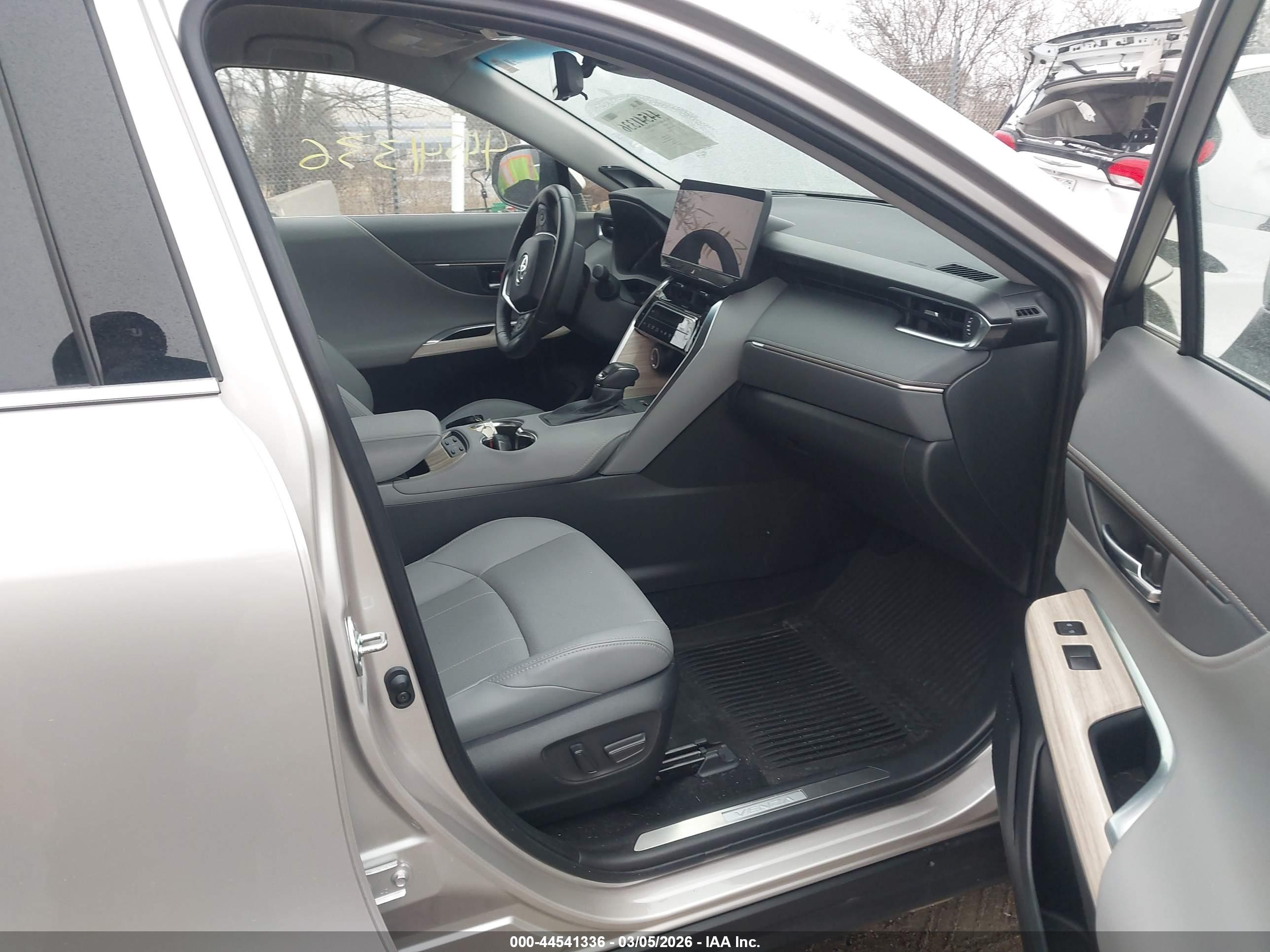 TOYOTA VENZA image 5