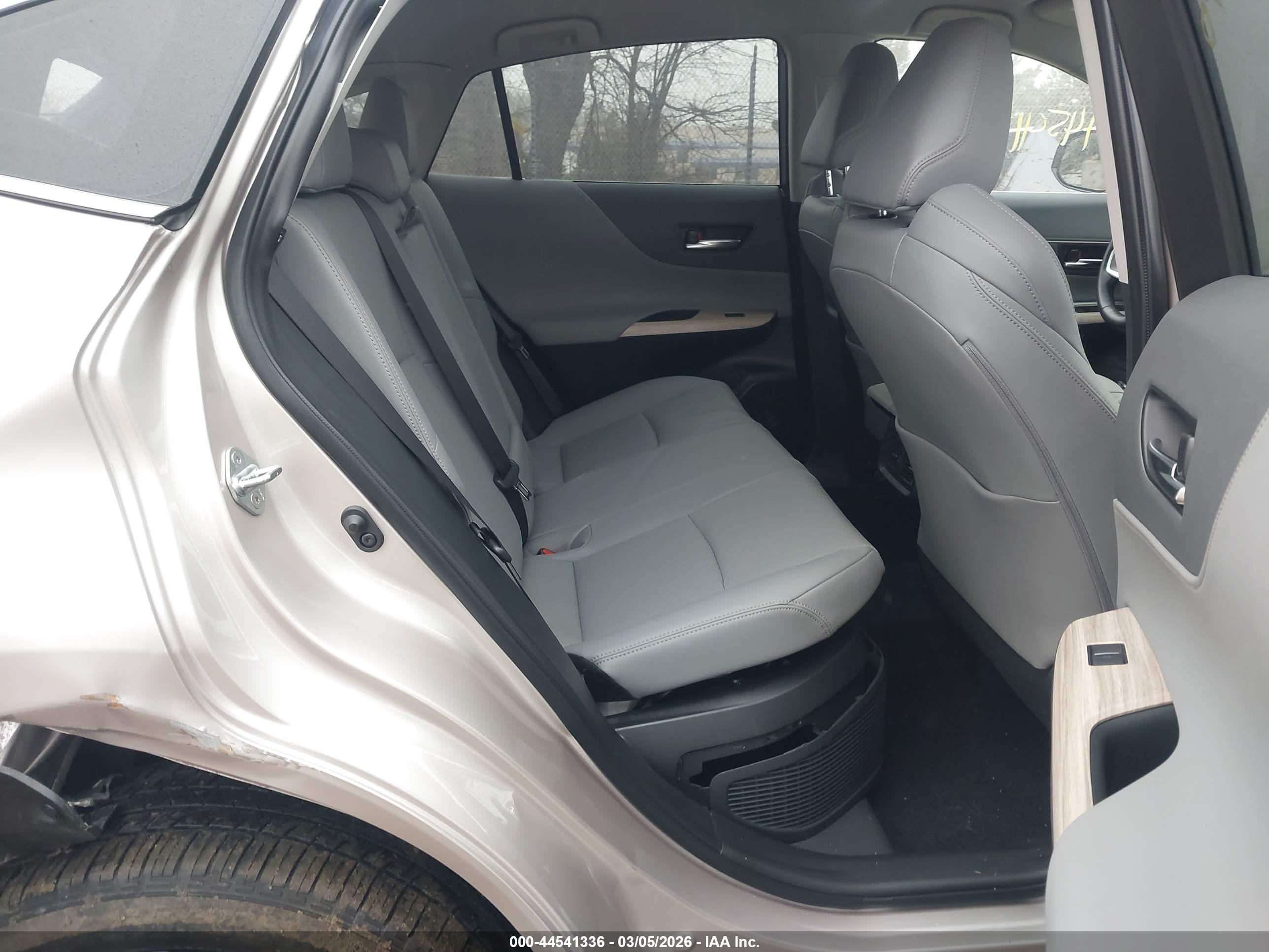 TOYOTA VENZA image 8