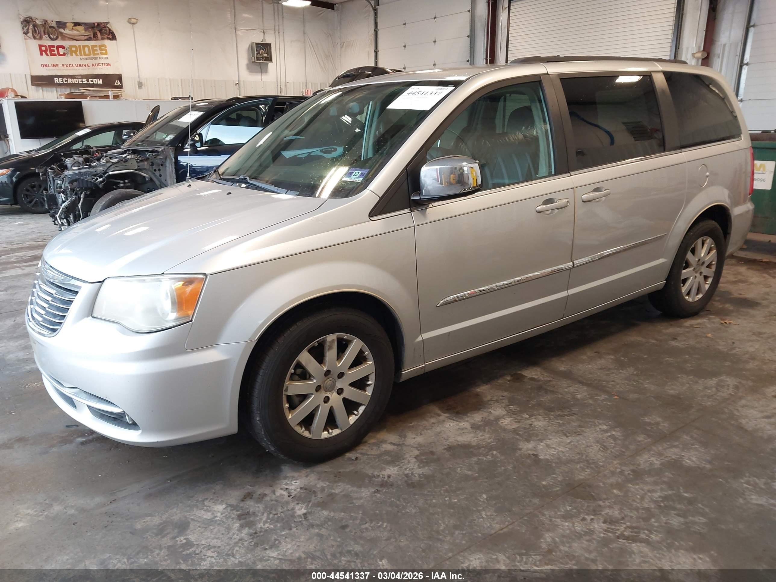 CHRYSLER TOWN image 2