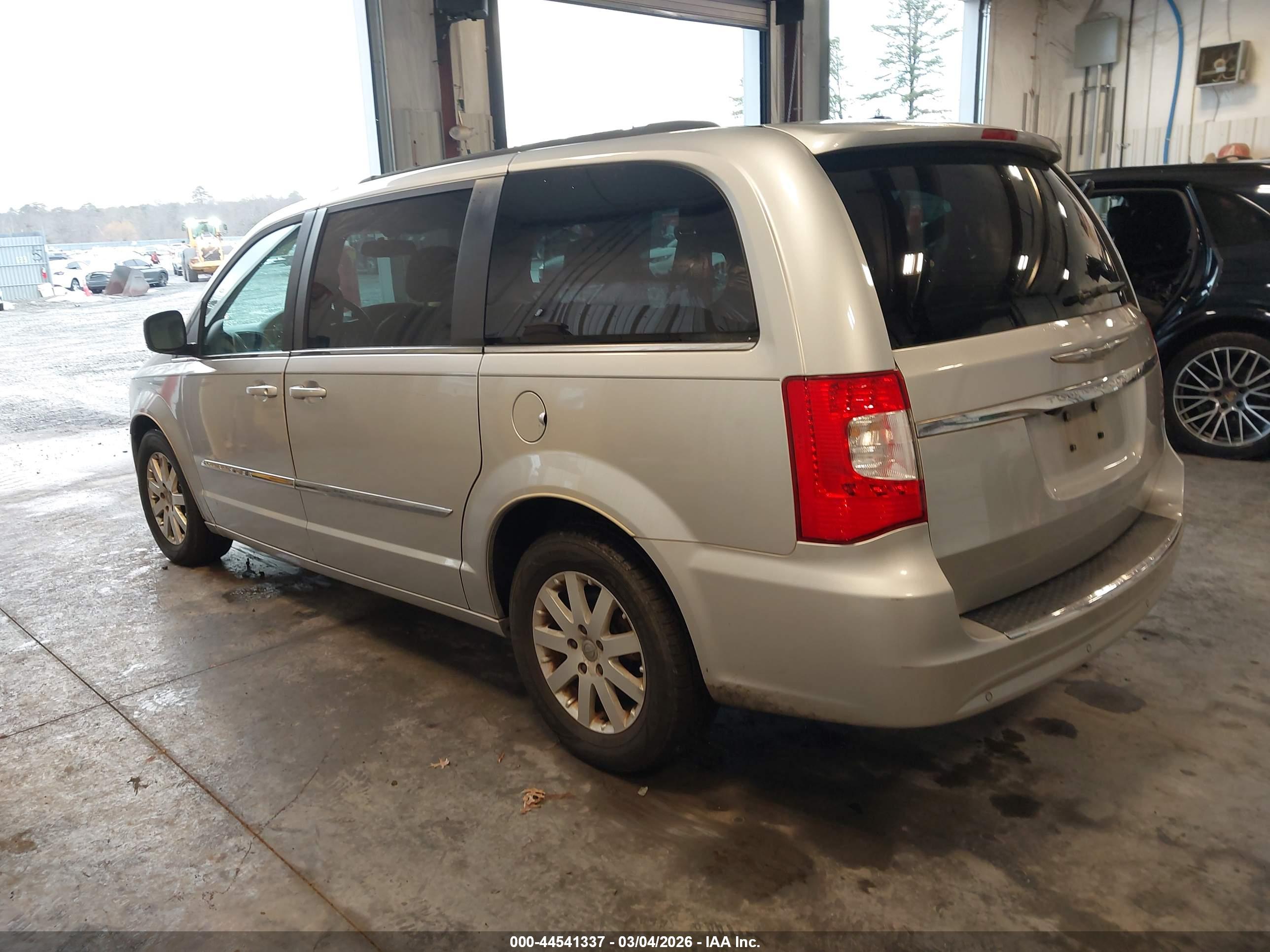 CHRYSLER TOWN image 3