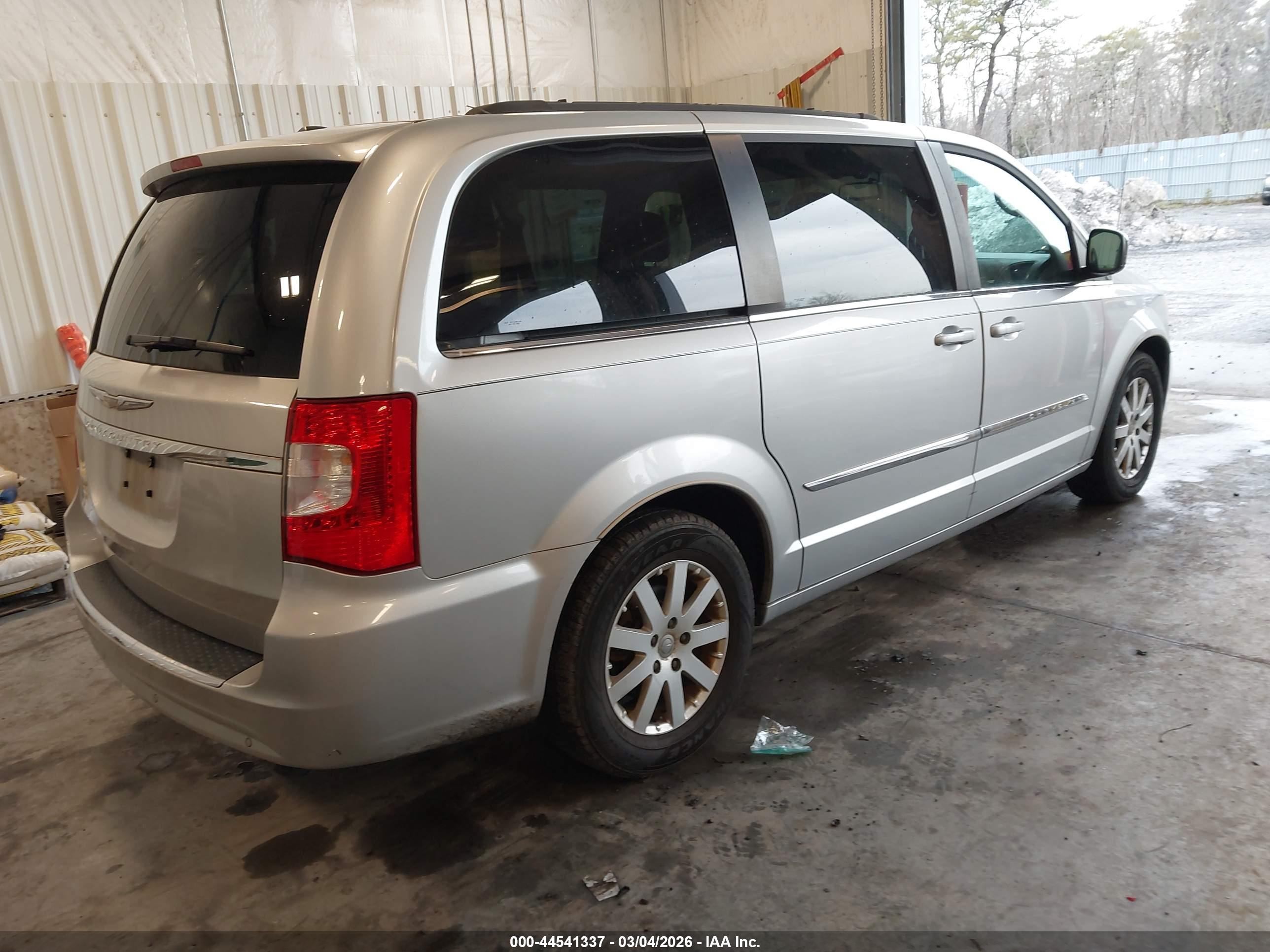 CHRYSLER TOWN image 4