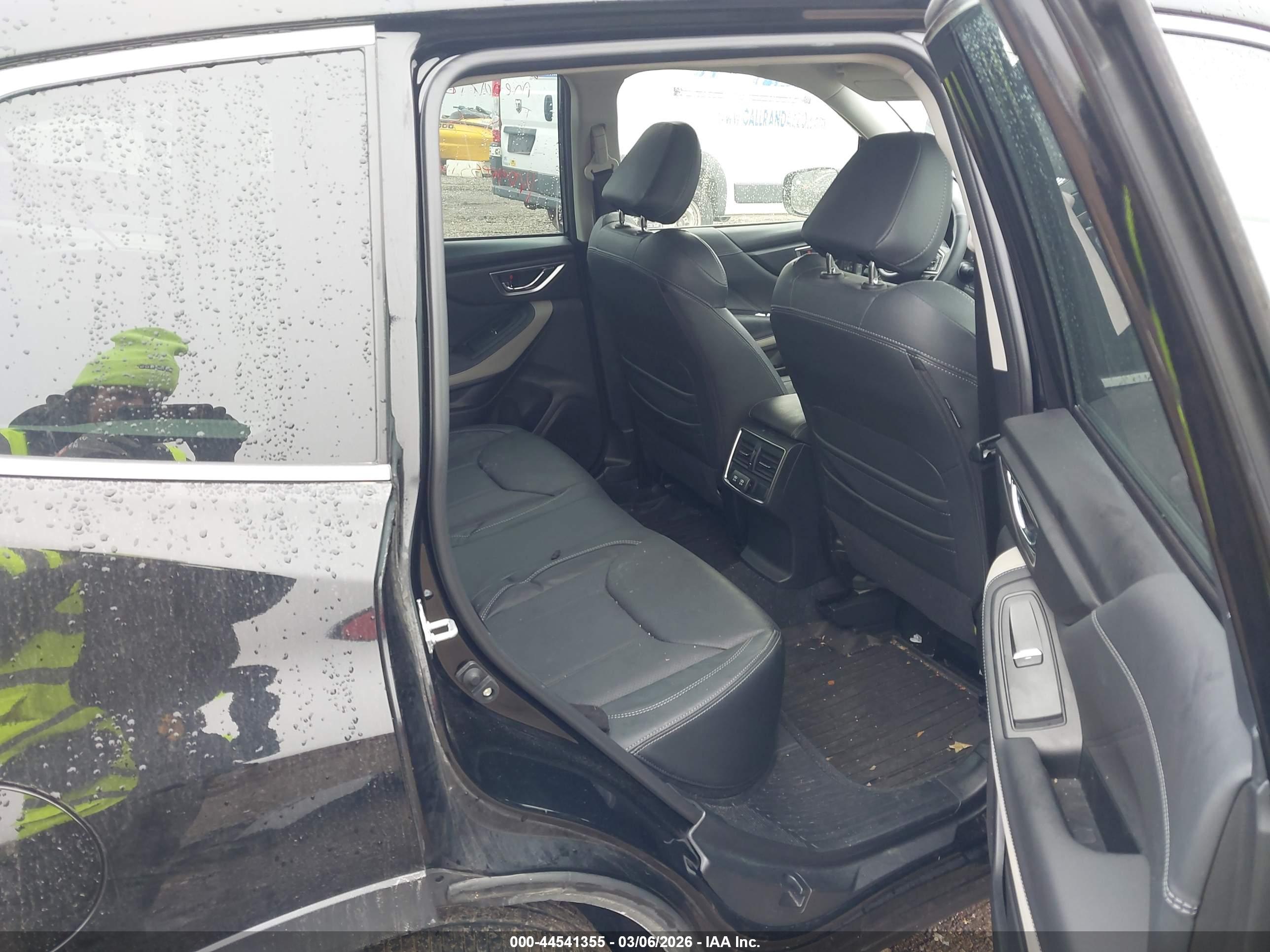 SUBARU FORESTER image 8