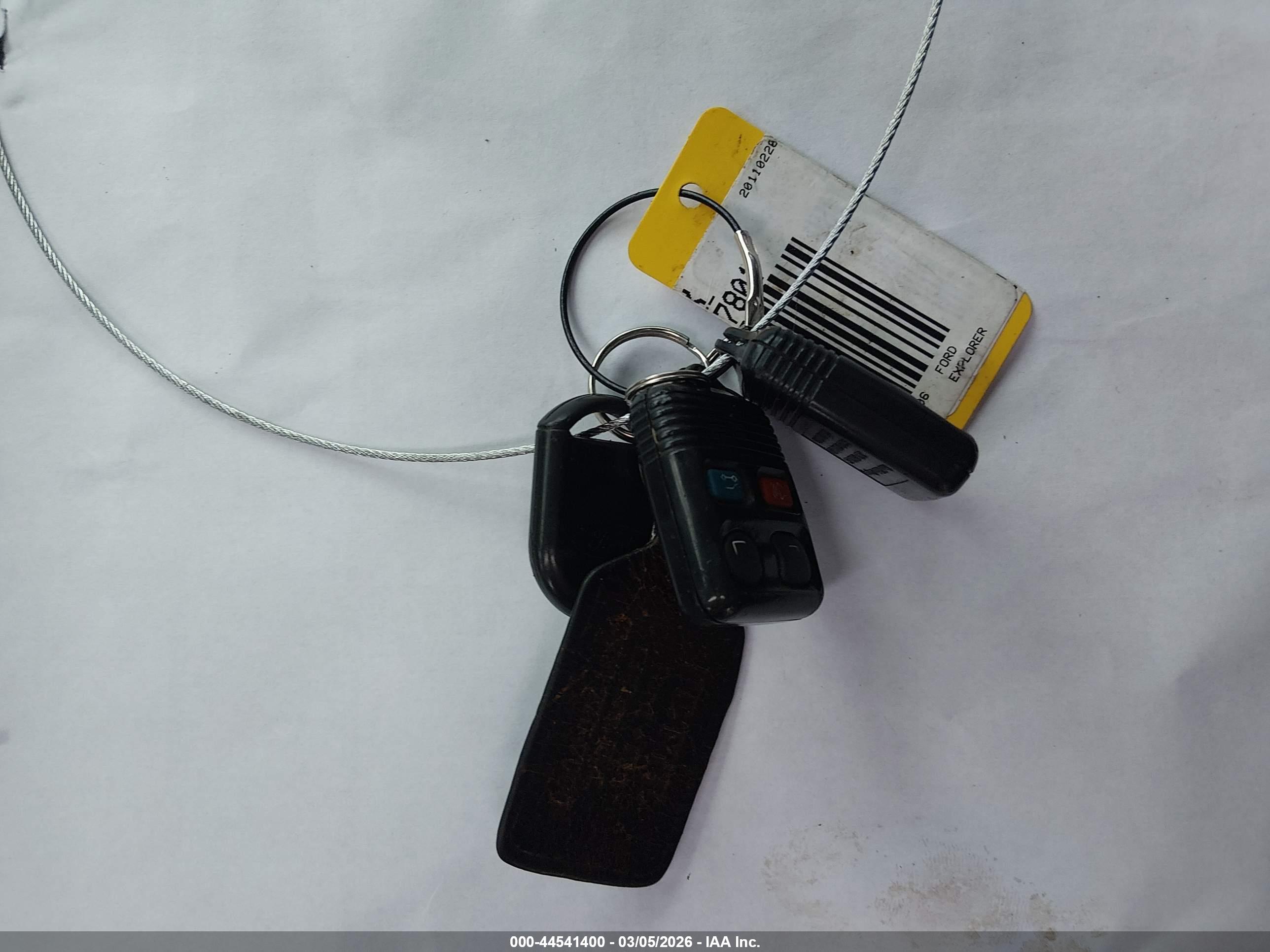 FORD EXPLORER image 11
