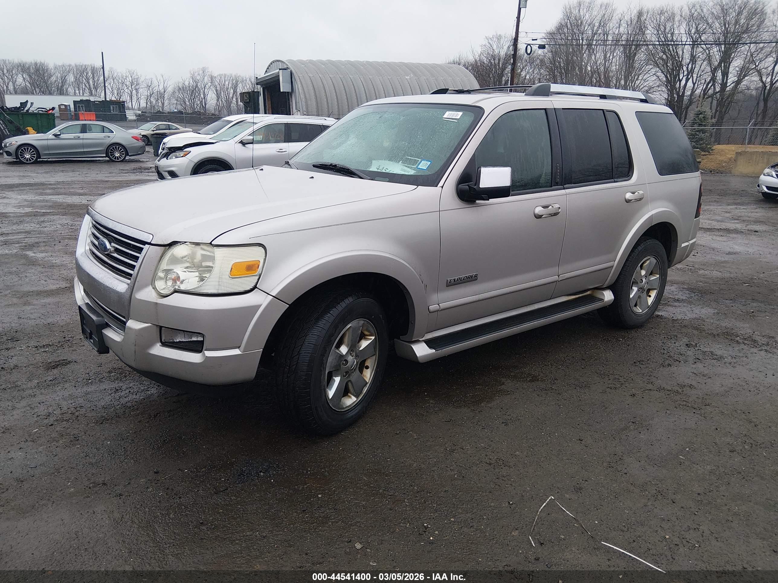 FORD EXPLORER image 2